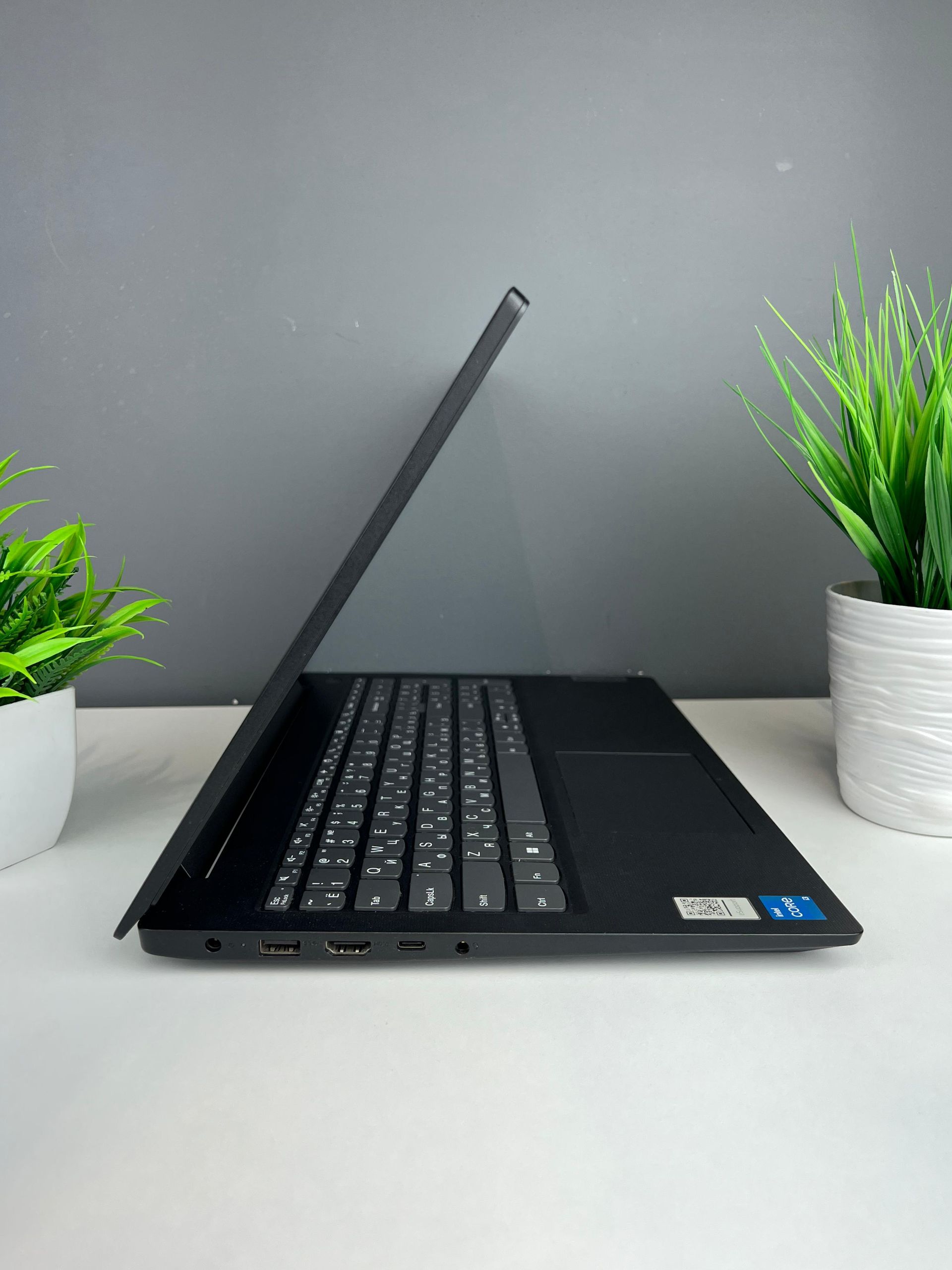 Ноутбук Lenovo core i3/12-пок  Intel Core i3  12-поколение  ядер 8 GB 256 GB 13 дюймов