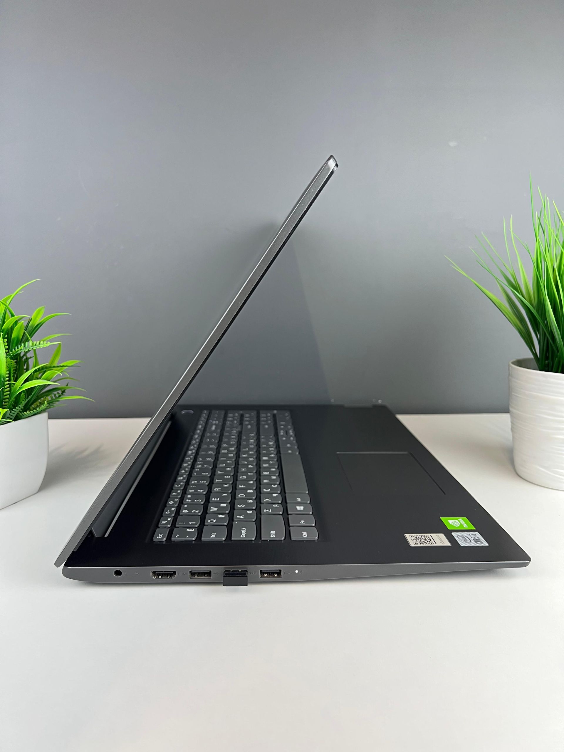 Ноутбук Lenovo Для работы и учебы  Intel Core i5  10-поколение  ядер 8 GB 256 GB 15 дюймов