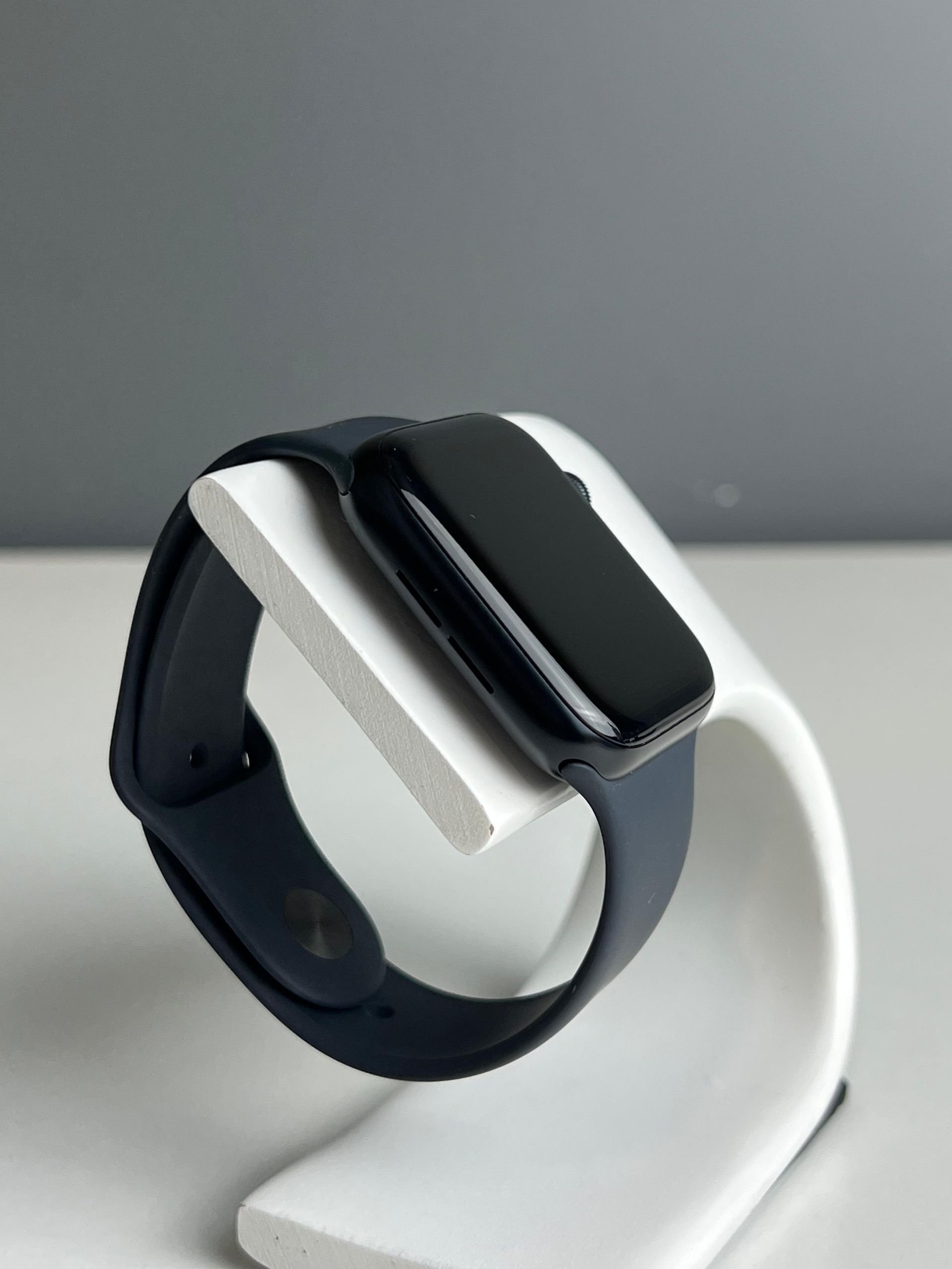 Apple Watch SE 44 мм (2е поколение)