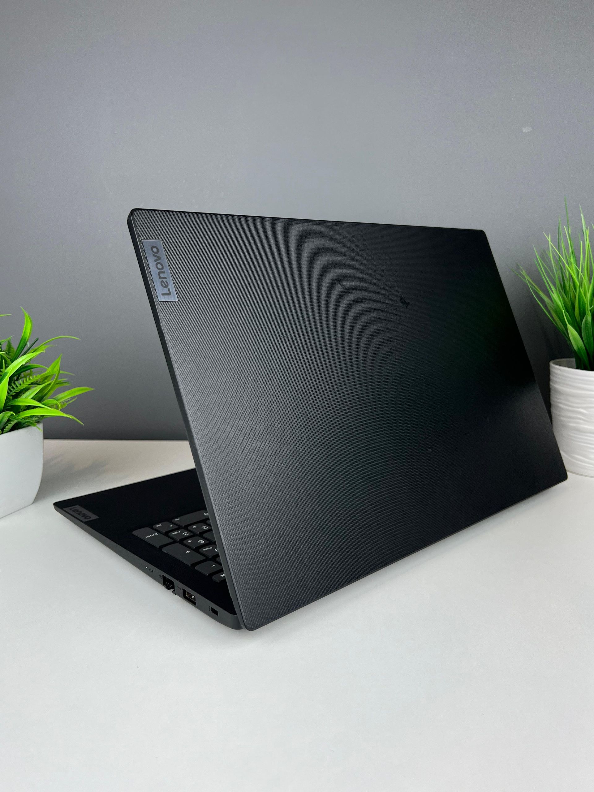 Ноутбук Lenovo core i3/12-пок  Intel Core i3  12-поколение  ядер 8 GB 256 GB 13 дюймов