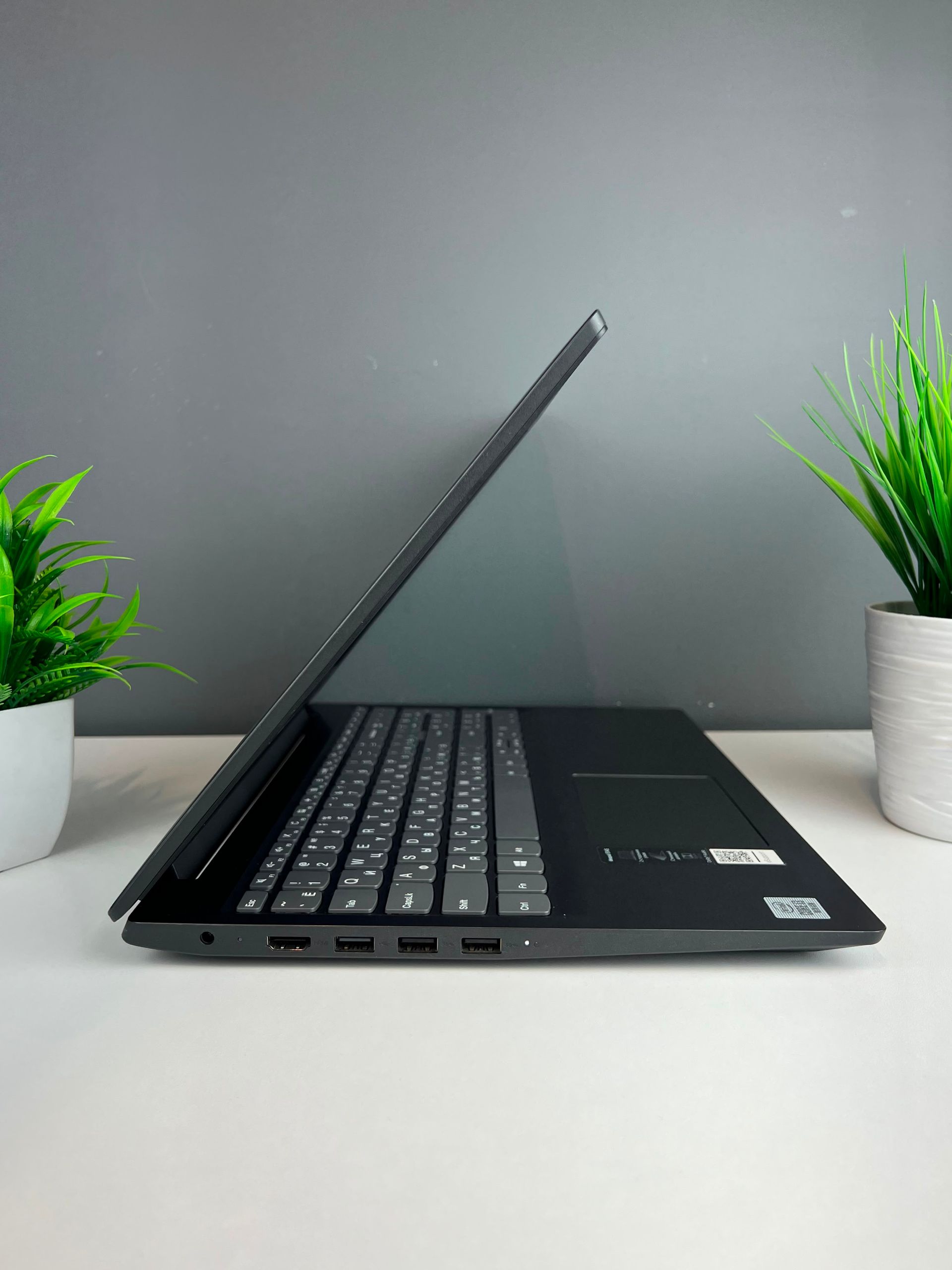 Ноутбук Lenovo Для работы и учебы  Intel Core i3  10-поколение  ядер 4 GB 256 GB 14 дюймов
