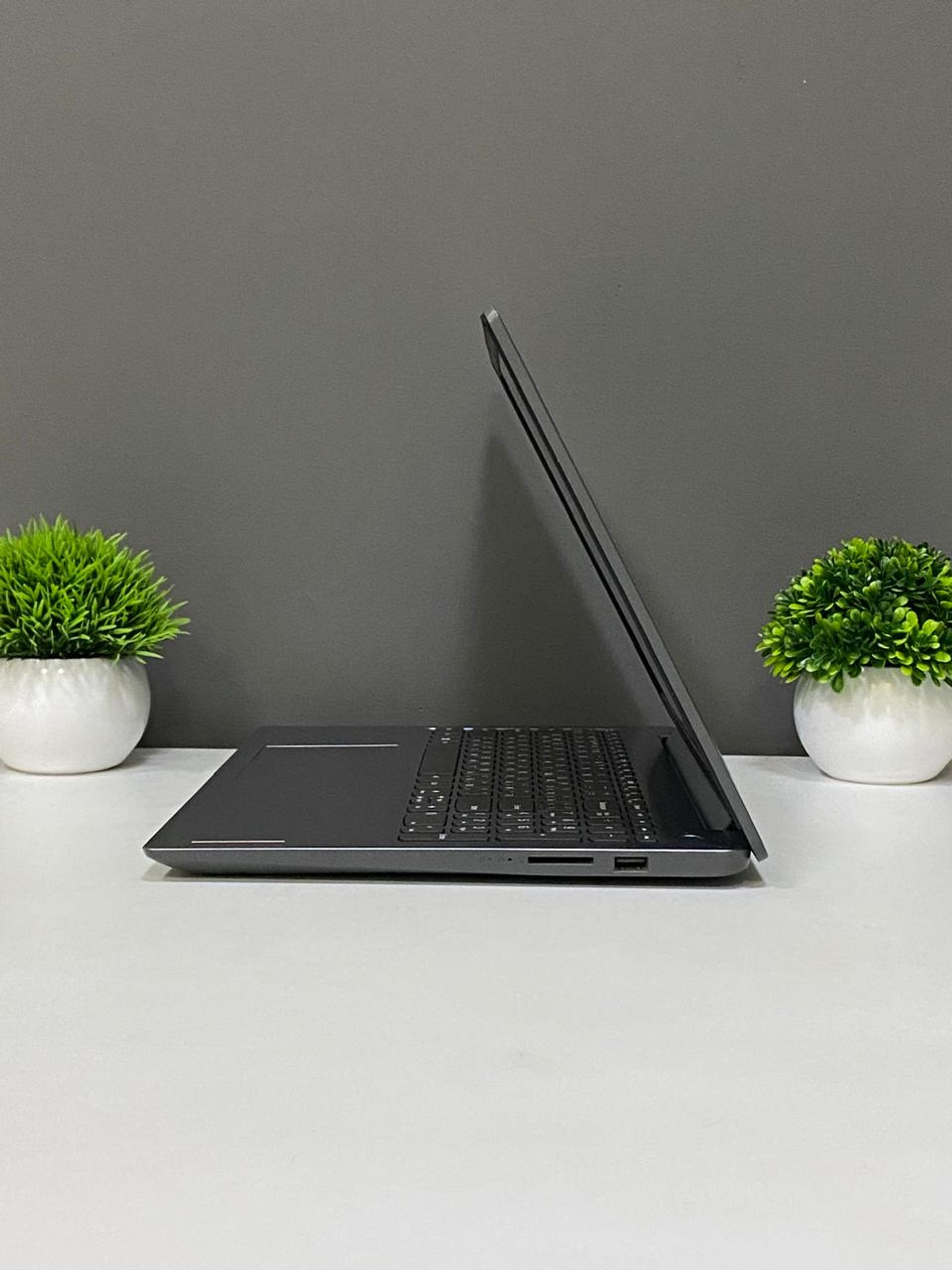Ноутбук Lenovo Для работы и учебы  Intel Core i3  12-поколение  ядер 8 GB 240 GB 15 дюймов