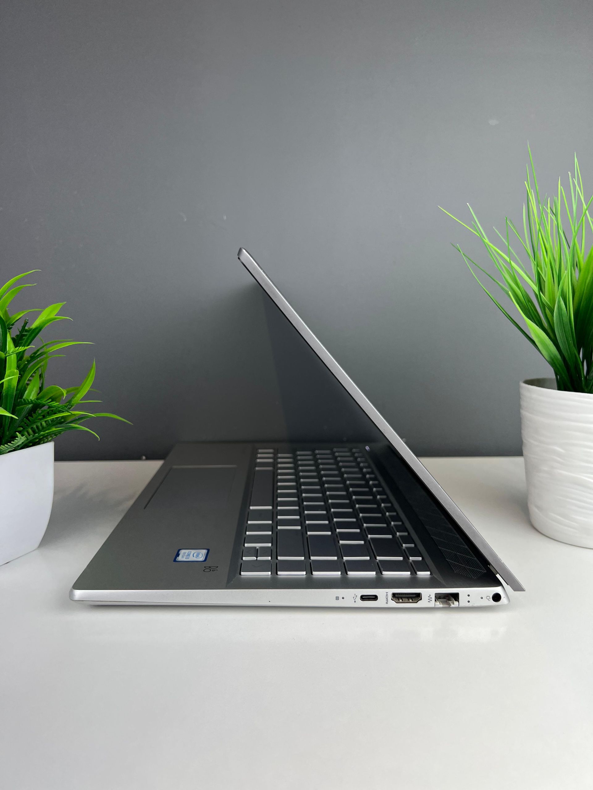 Ноутбук Hp Для работы и учебы  Intel Core i3  8-поколение  ядер 8 GB 256 GB 14 дюймов