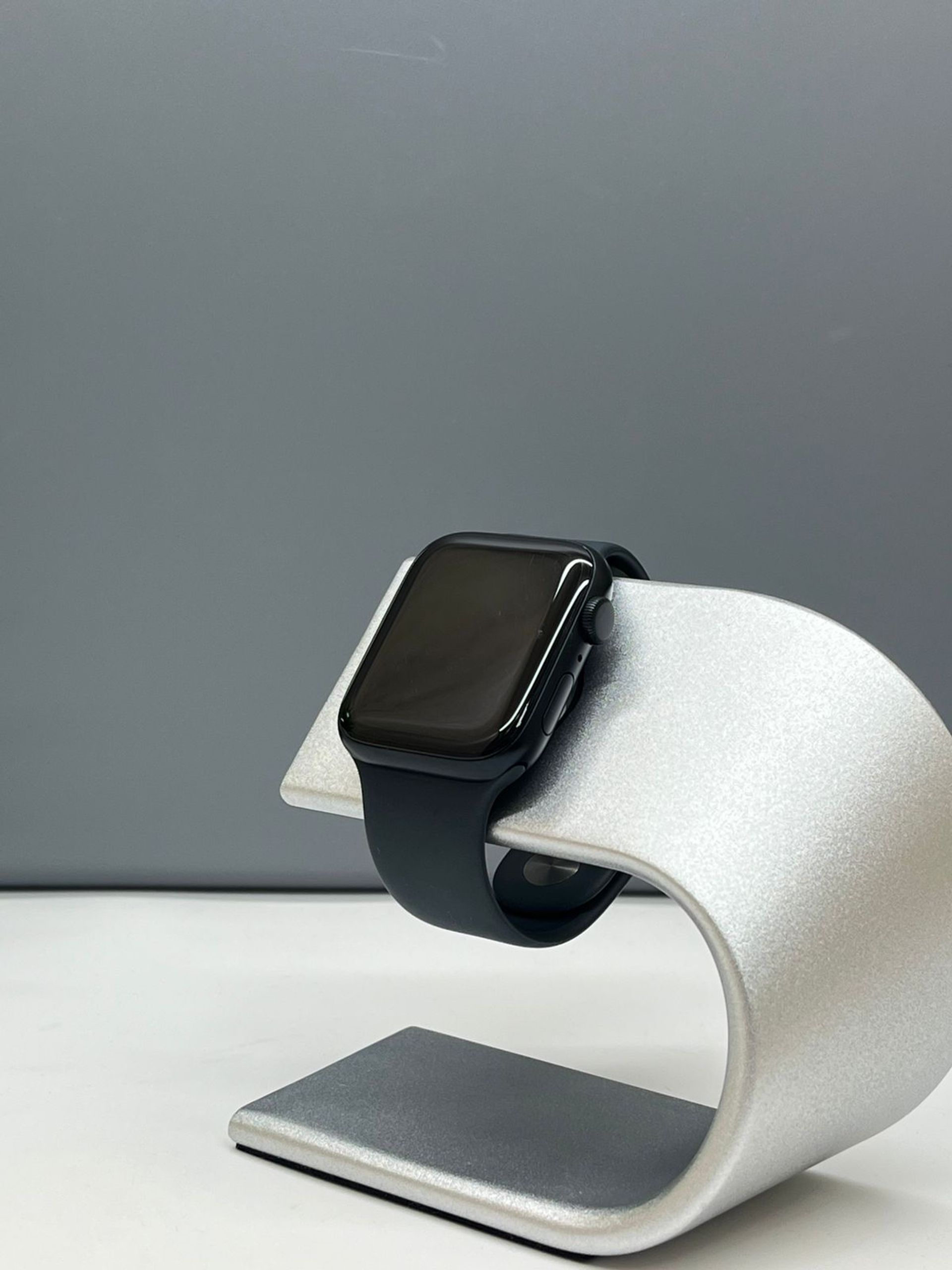 Apple Watch SE 44 мм (2е поколение)