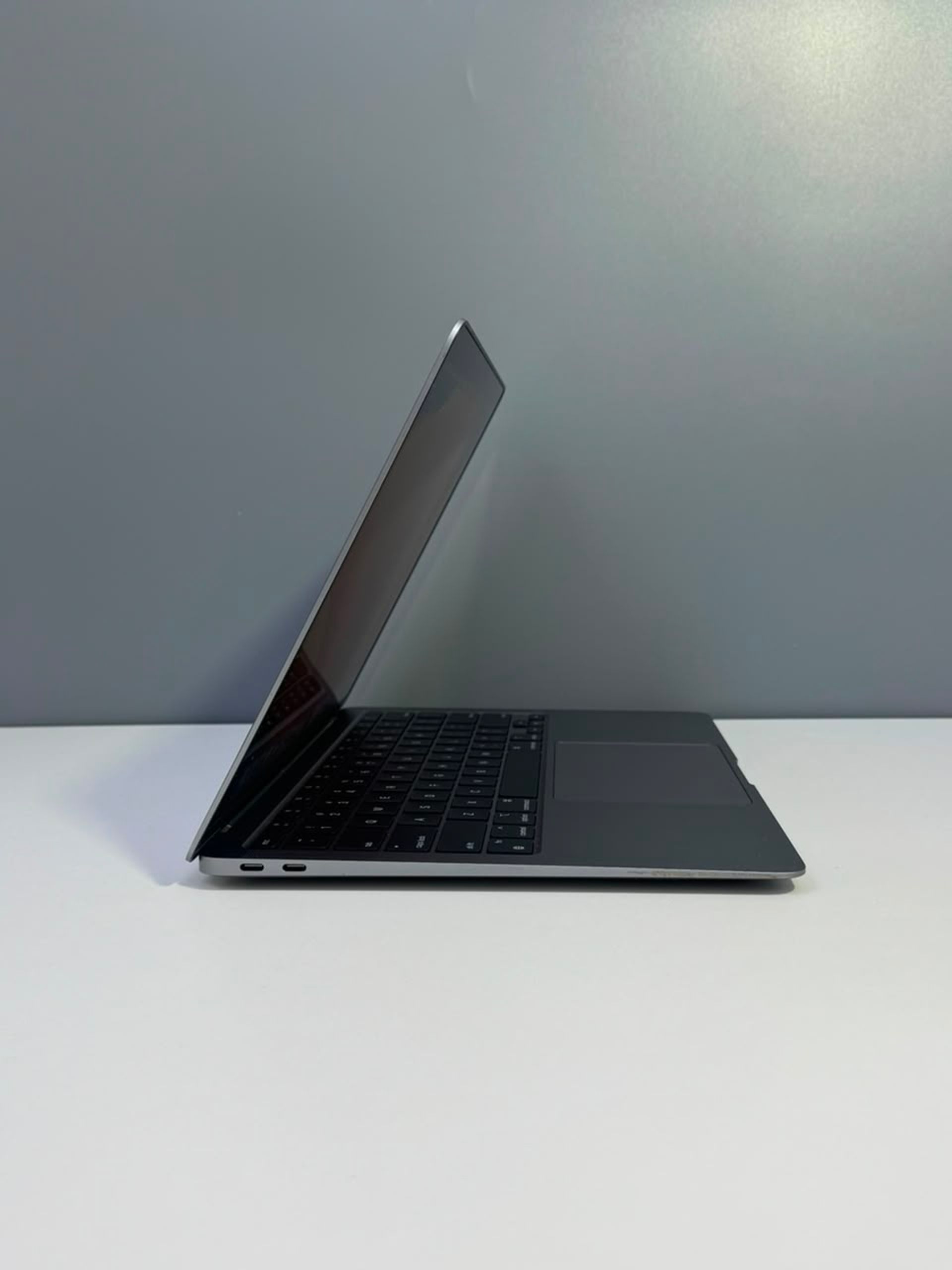 Ноутбук Apple MacBook Air Apple M1 ядер 8 GB 256 GB 13.3 дюймов