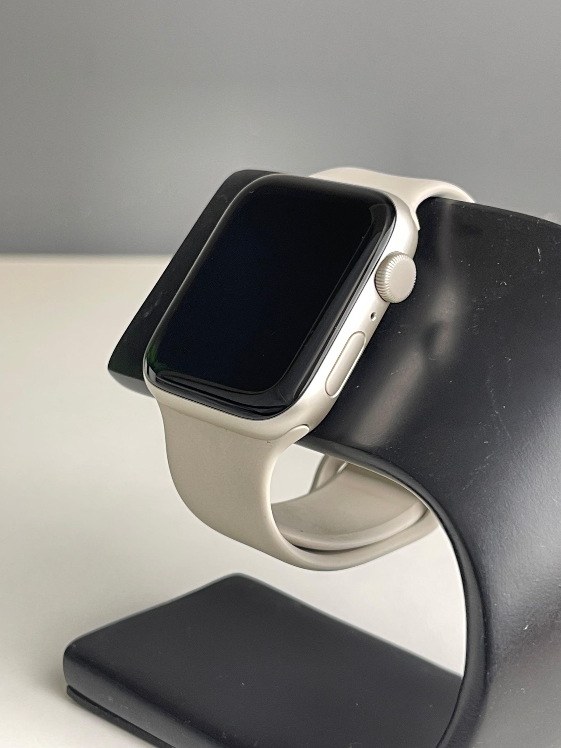 Apple Watch SE 44 мм (2е поколение)