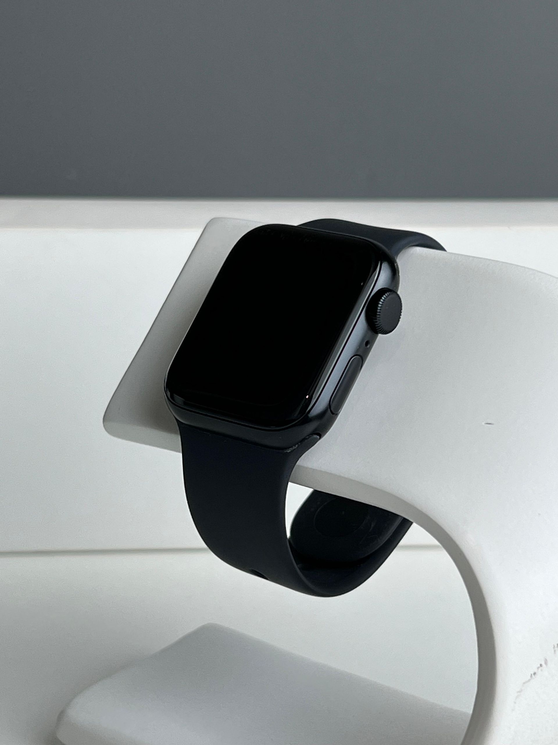 Apple Watch SE 40 мм (2е поколение)