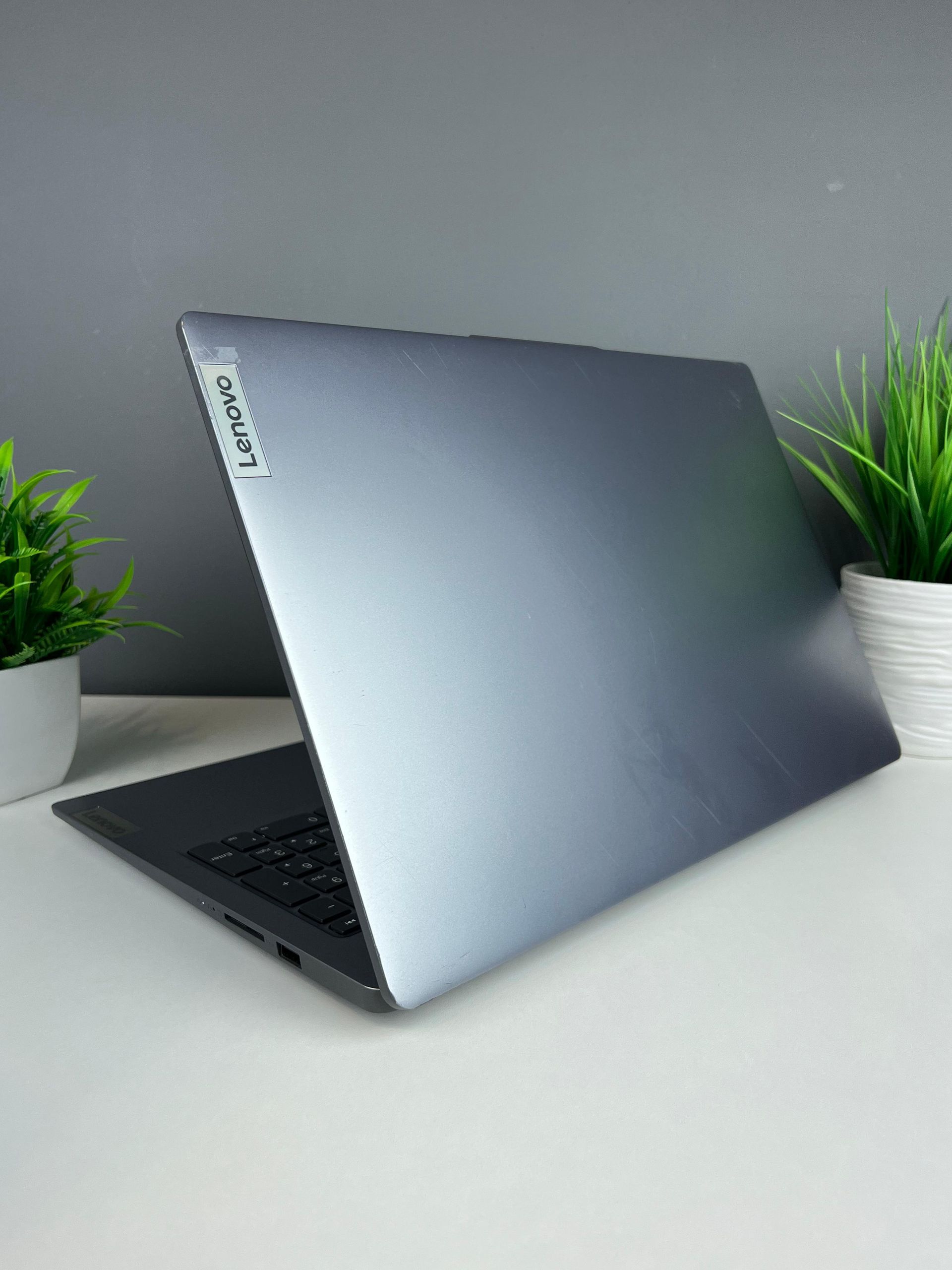 Ноутбук Lenovo Для работы и учебы AMD Ryzen 3 5-поколение ядер 8 GB 512 GB 15 дюймов