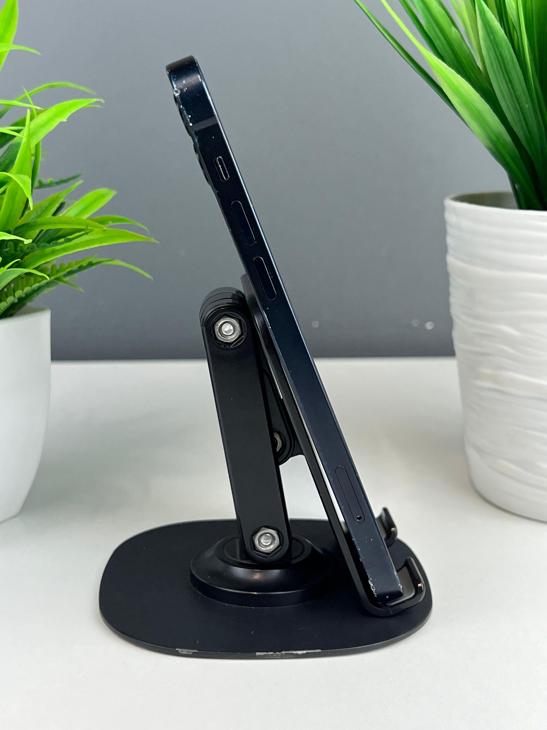 Apple iPhone 12 белый