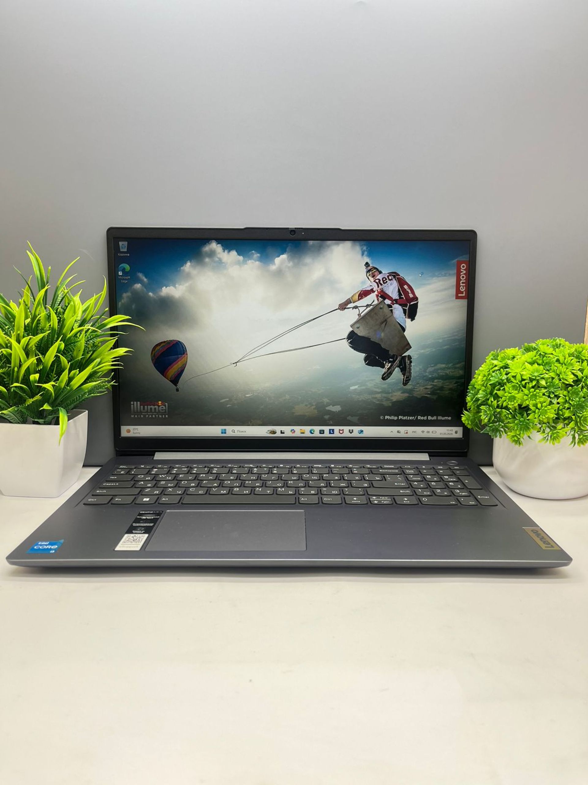 Ноутбук Lenovo Для работы и учебы  Intel Core i3  12-поколение  ядер 8 GB 256 GB 16 дюймов