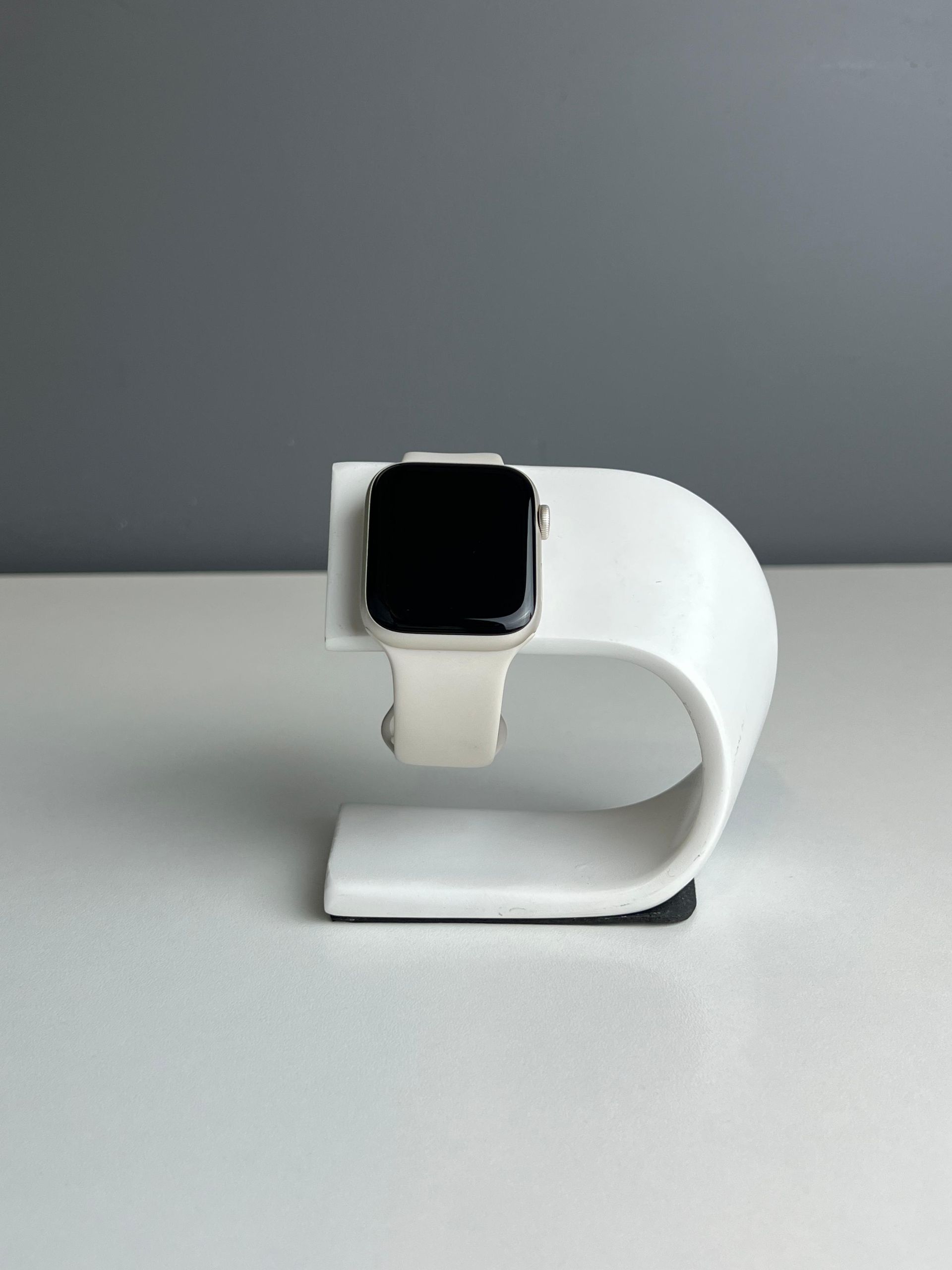 Apple Watch SE 44 мм (2е поколение)