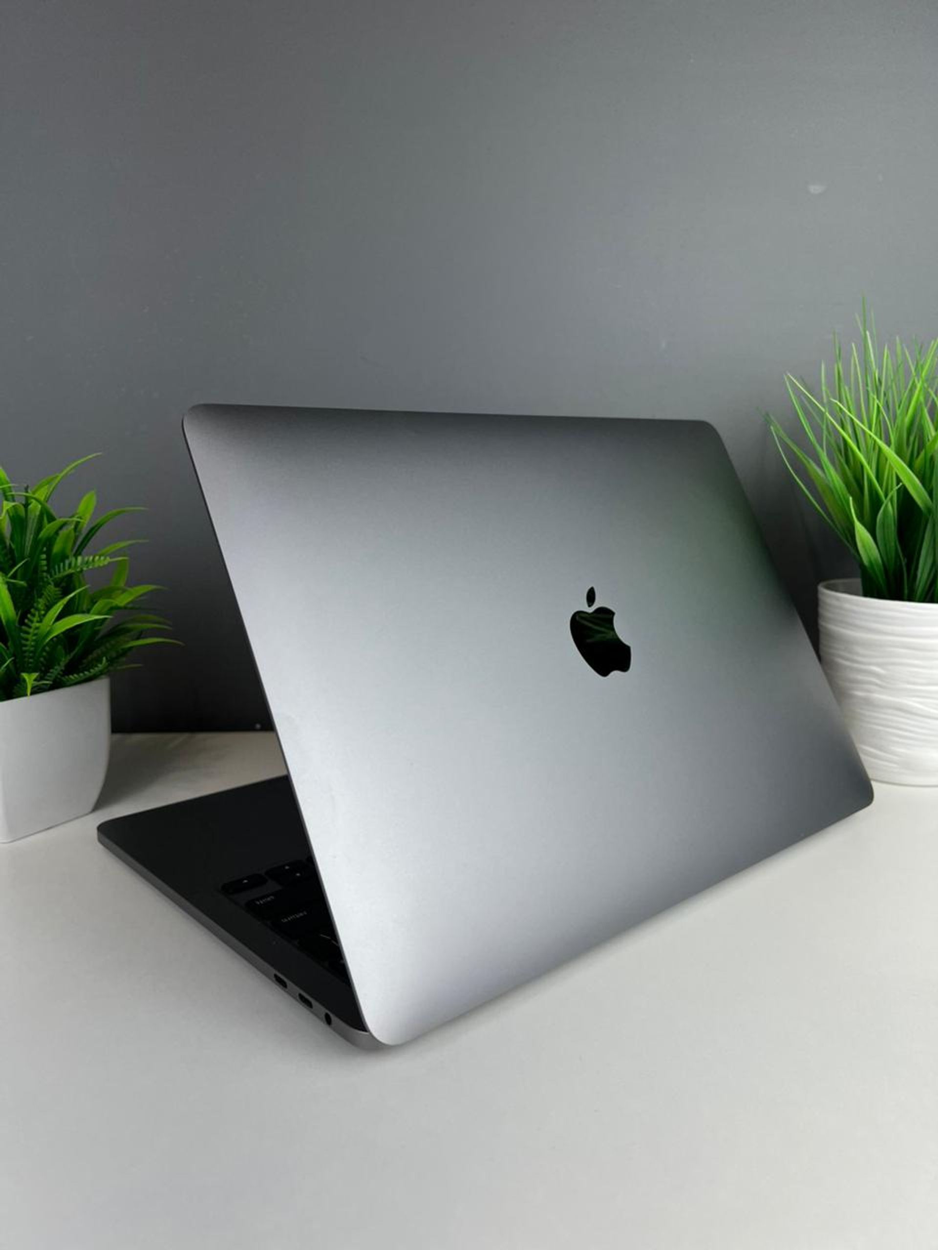 Ноутбук Apple MacBook Pro  Intel Core i5 5-поколение  ядер 8 GB 13 дюймов
