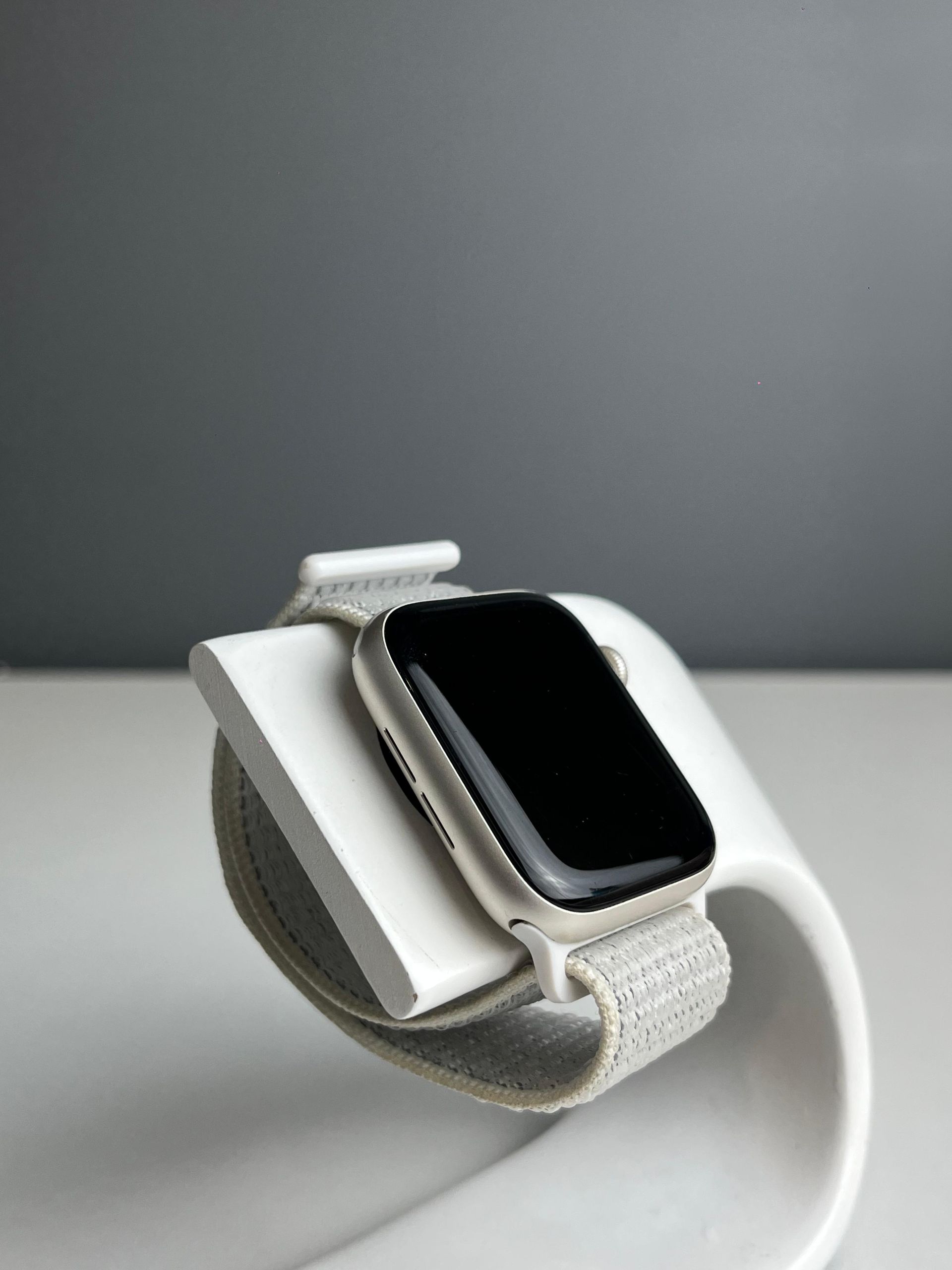 Apple Watch SE 44 мм (2е поколение)