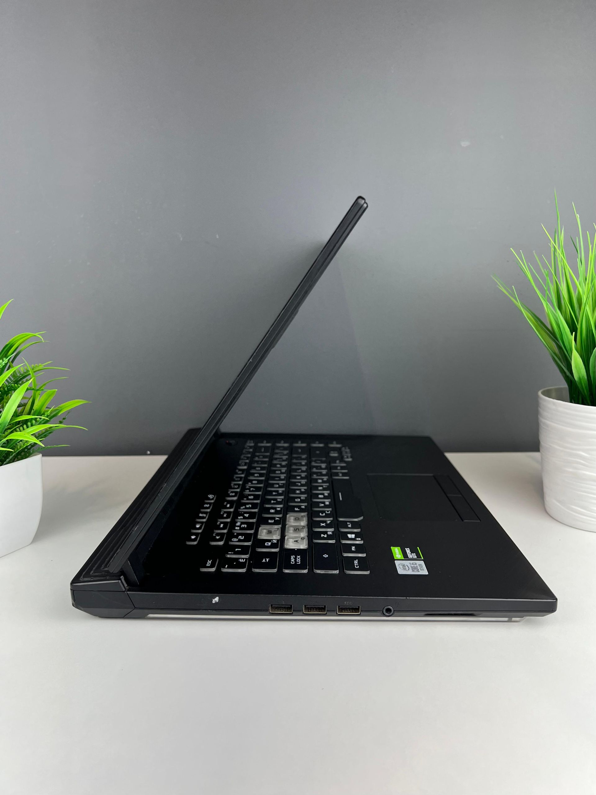 Ноутбук Acer Игровой  Intel Core i5  10-поколение  ядер 8 GB 500 GB 15 дюймов