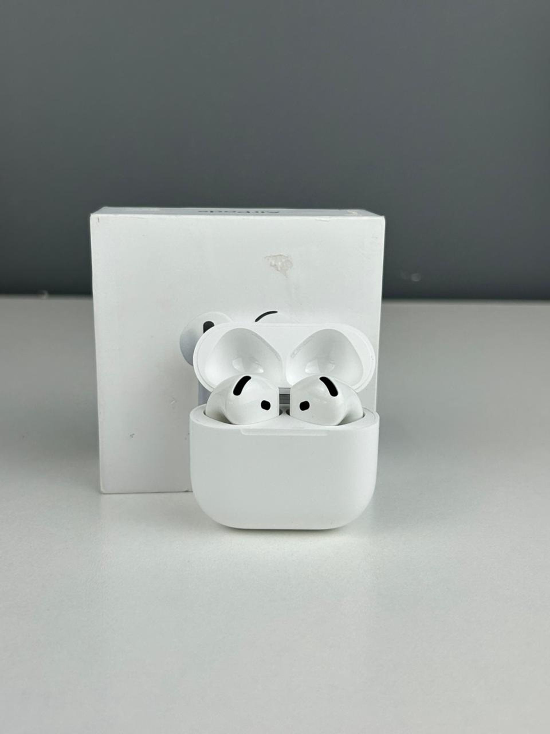 AirPods 4 series