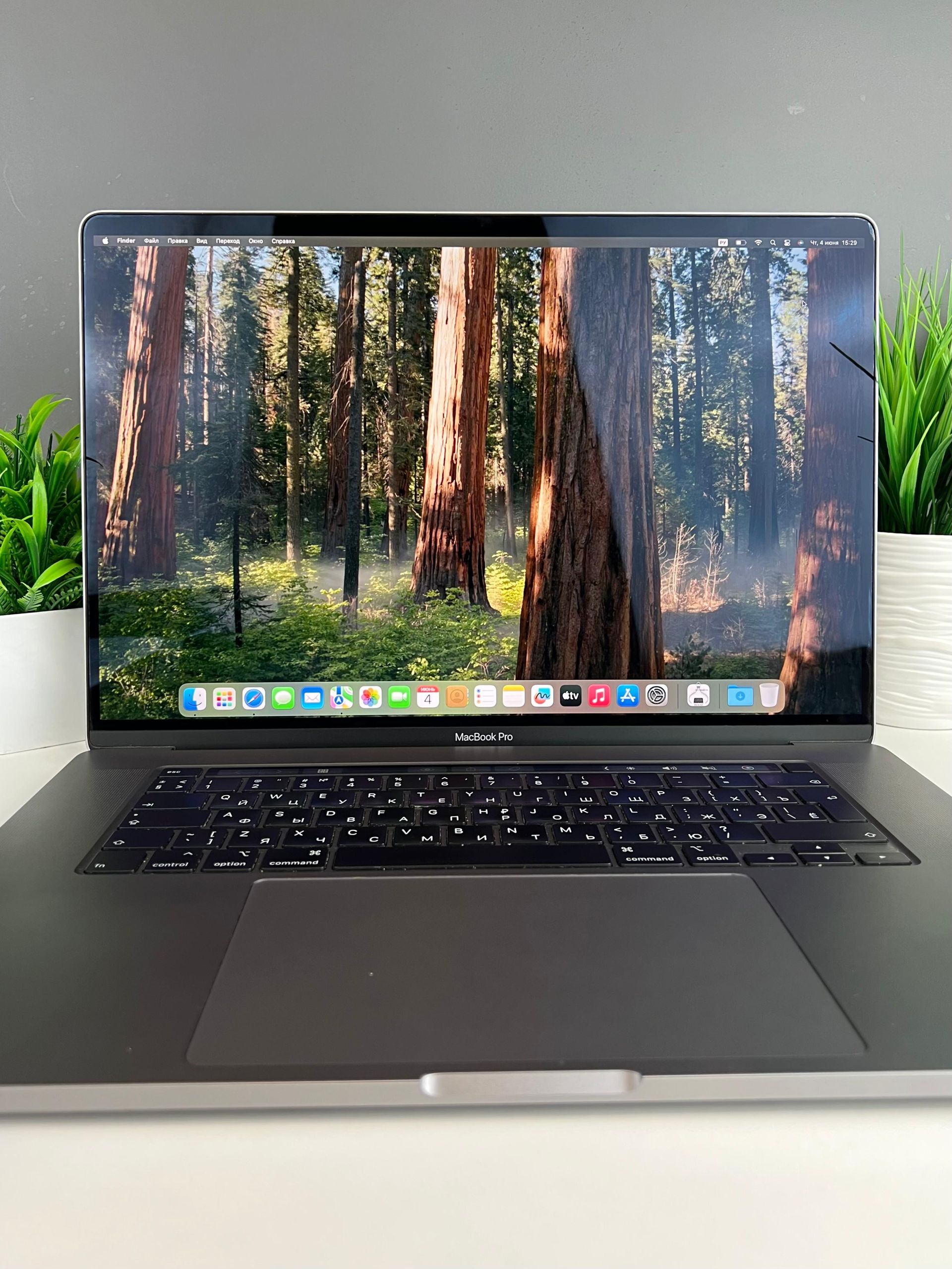 Ноутбук Apple macbook pro 16 intel i7  Intel Core i7  8-поколение  ядер 16 GB 500 GB 16 дюймов
