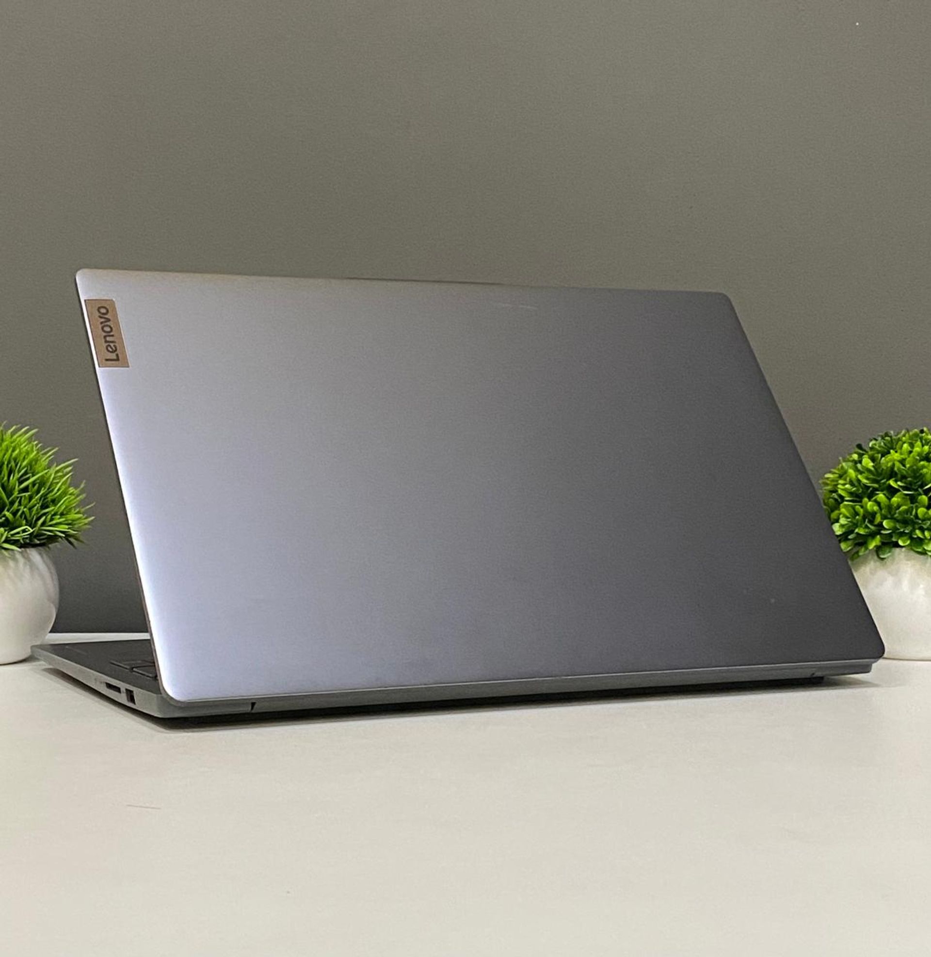 Ноутбук Lenovo Для работы и учебы  Intel Core i3  12-поколение  ядер 8 GB 240 GB 15 дюймов
