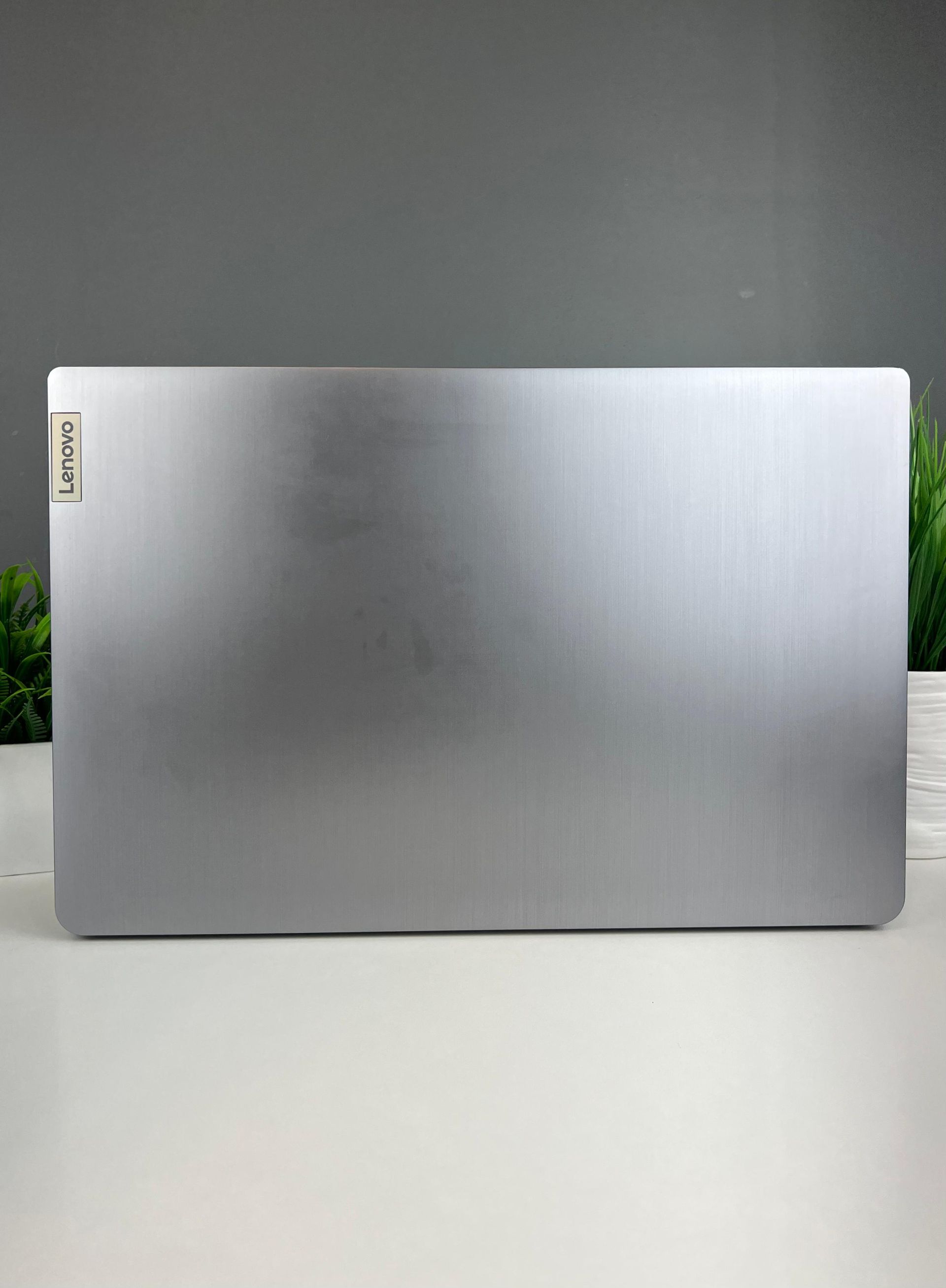 Ноутбук Lenovo core i3/12-пок  Intel Core i3  12-поколение  ядер 4 GB 256 GB