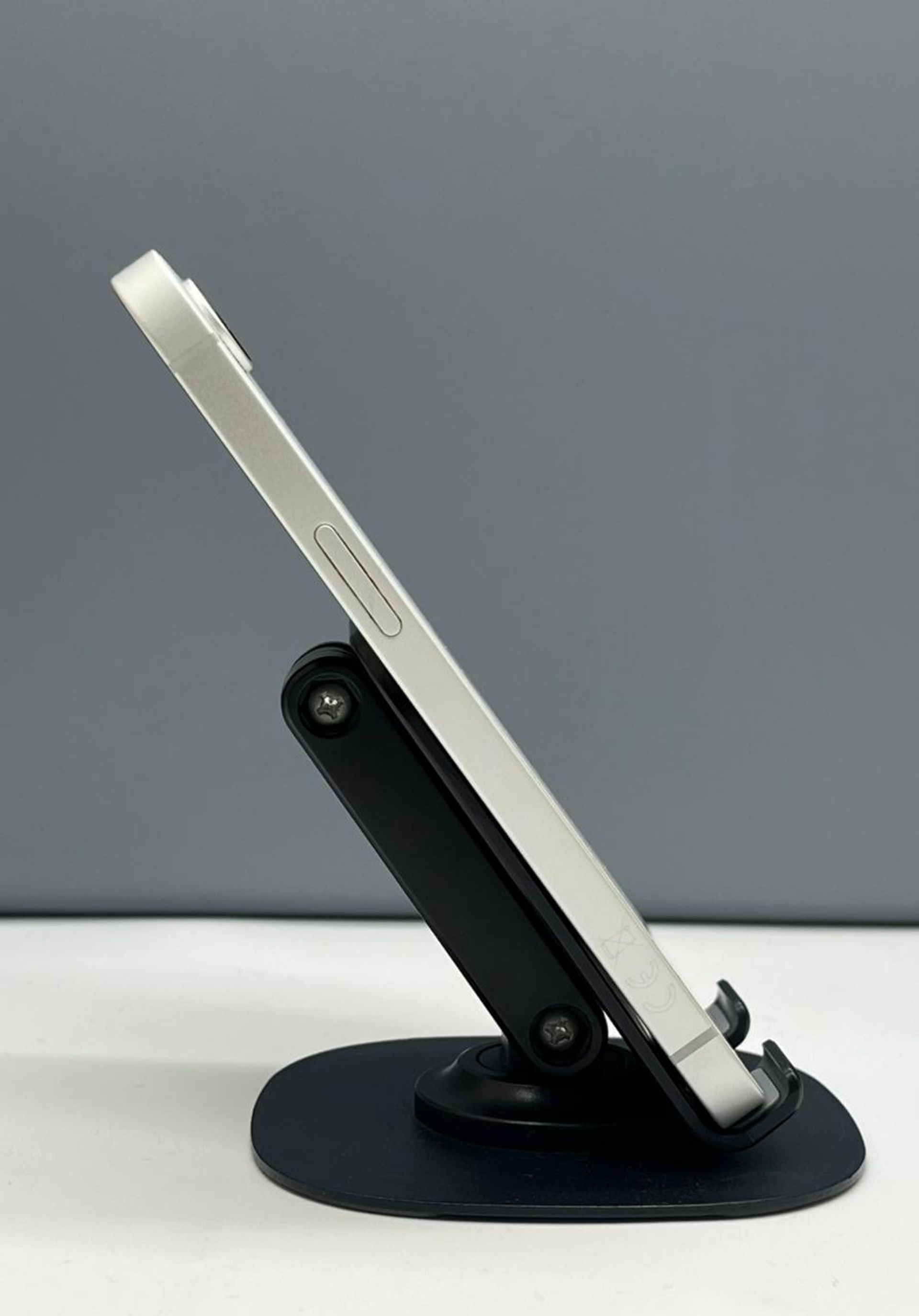 Apple iPhone 16e 128GB - фото_2