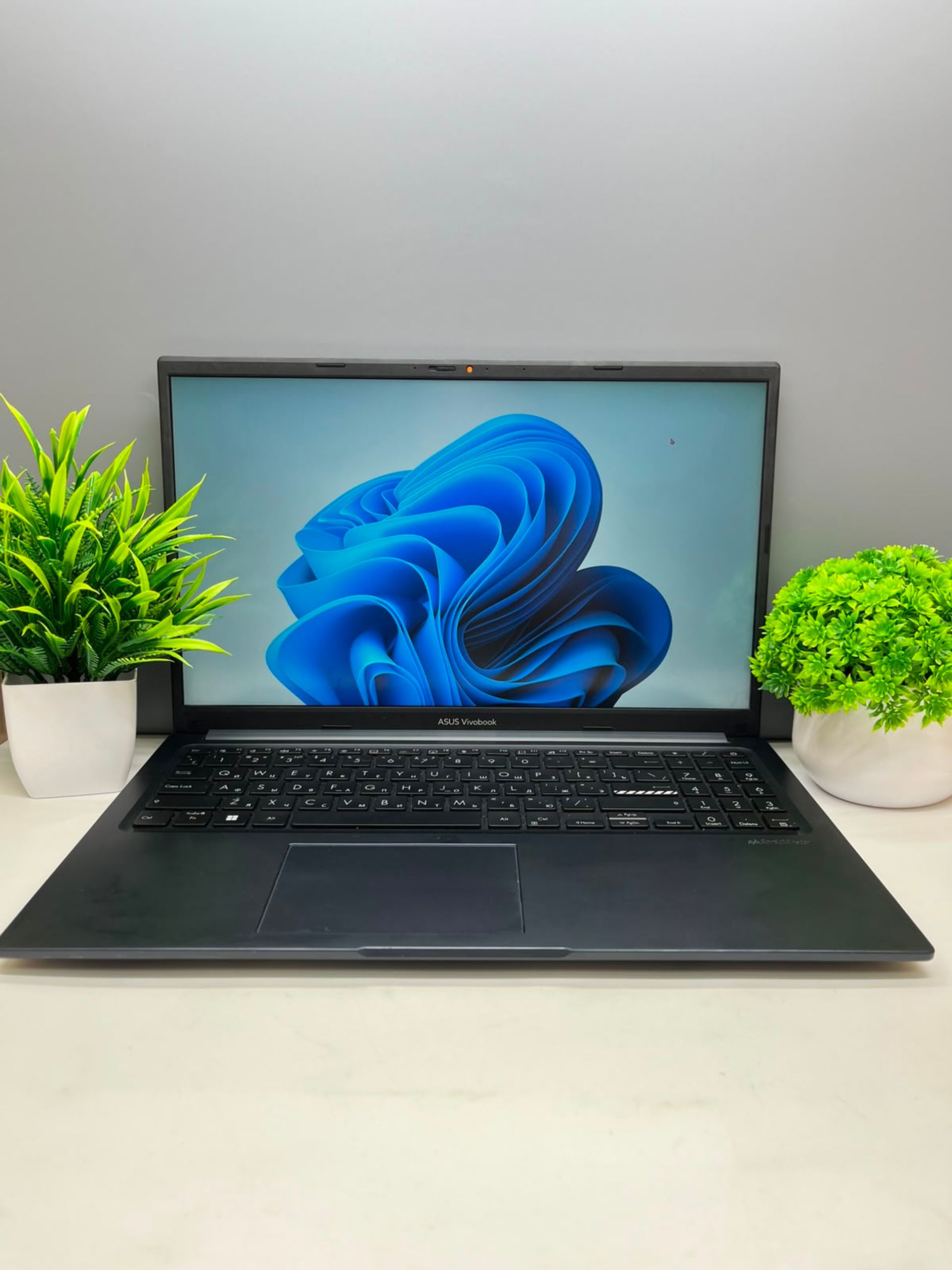Ноутбук Asus core i3/13-пок  Intel Core i3 13-поколение  ядер 8 GB 500 GB 15 дюймов