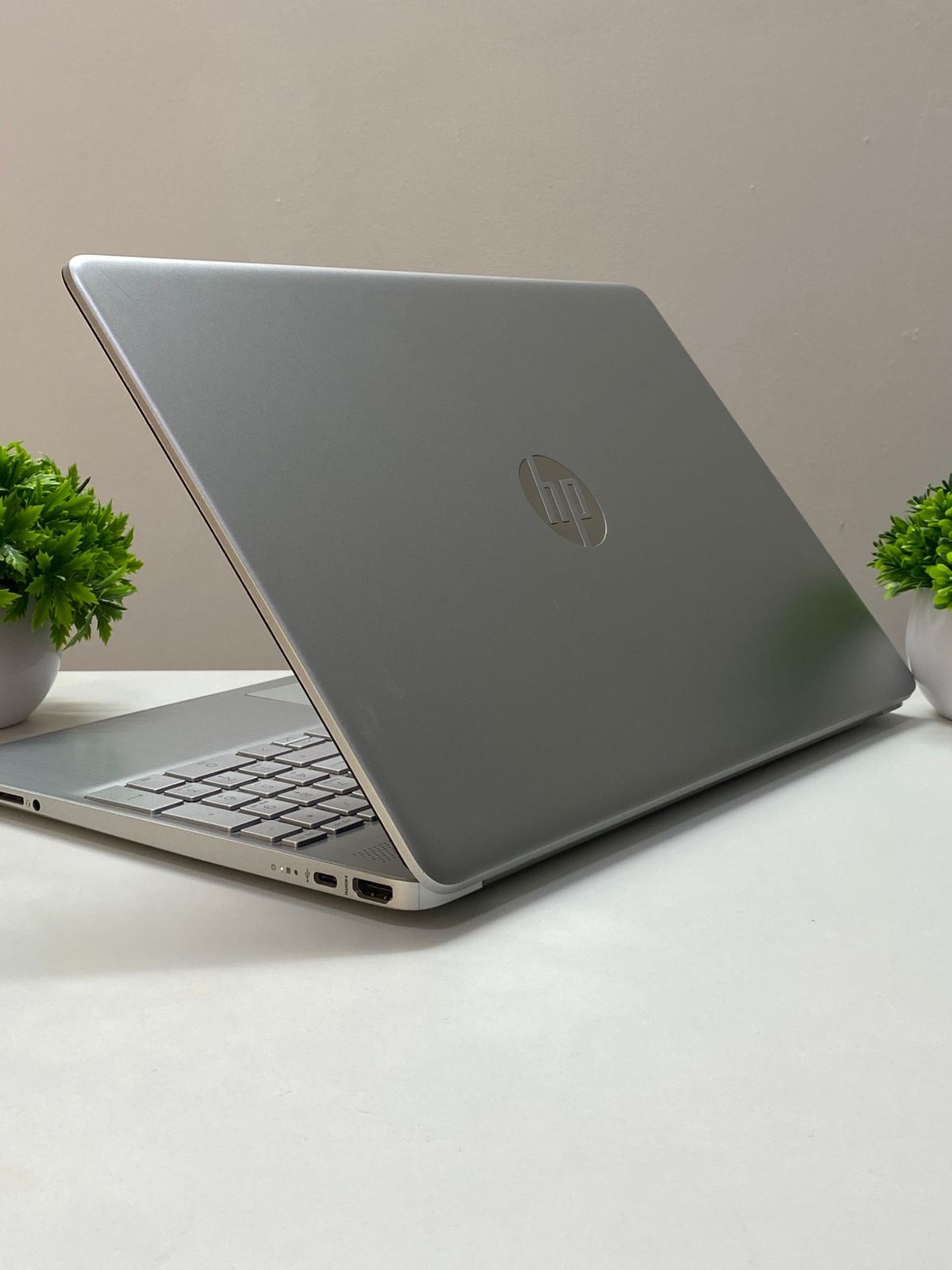 Ноутбук Hp core i3/11-пок  Intel Core i3  11-поколение  ядер 8 GB 500 GB 17 дюймов