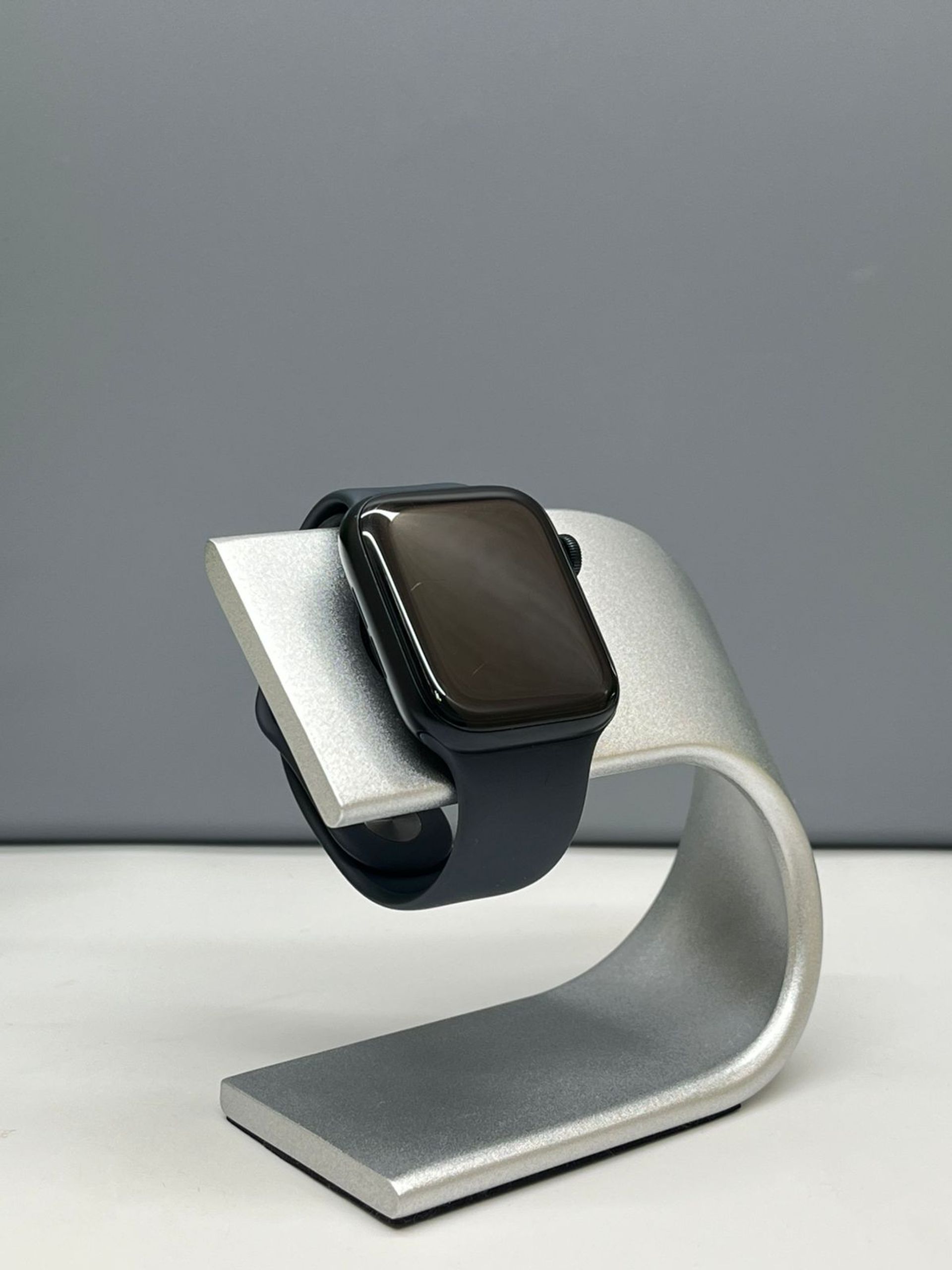 Apple Watch SE 44 мм (2е поколение)