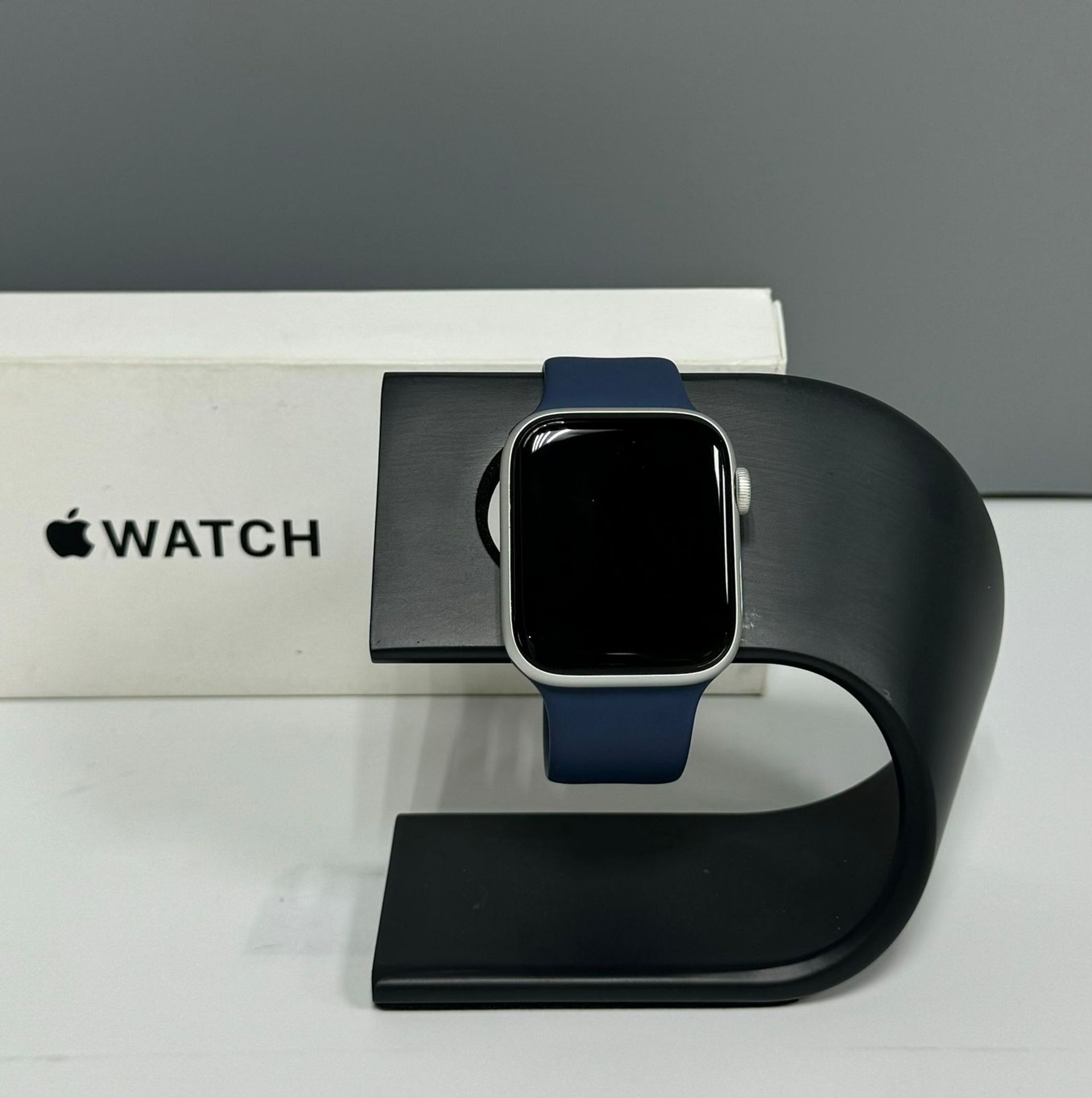 Apple Series SE 44 мм (2е поколение)