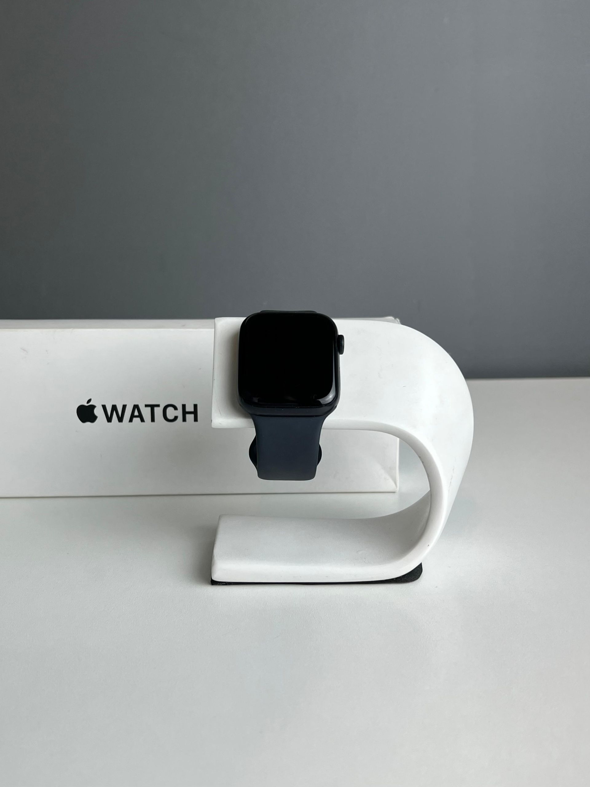 Apple Watch SE 44 мм (2е поколение)