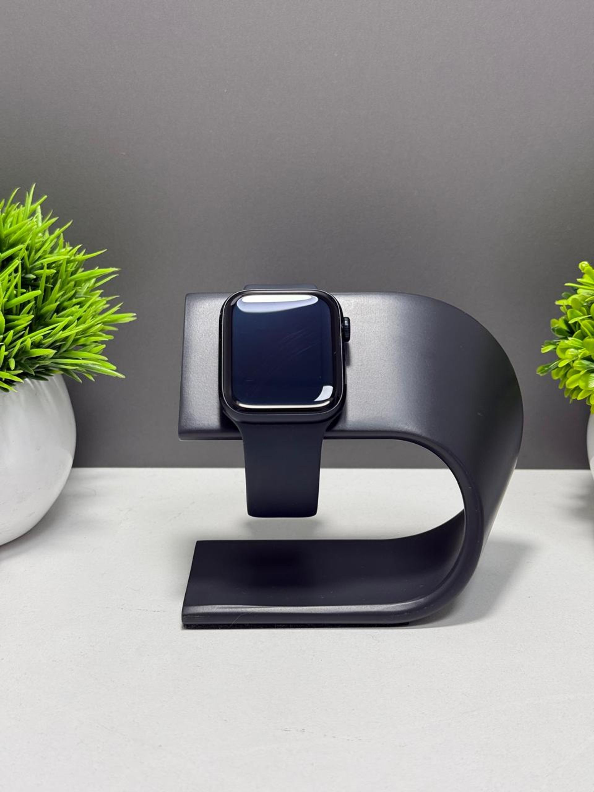 Apple Watch SE 44 мм (2е поколение)