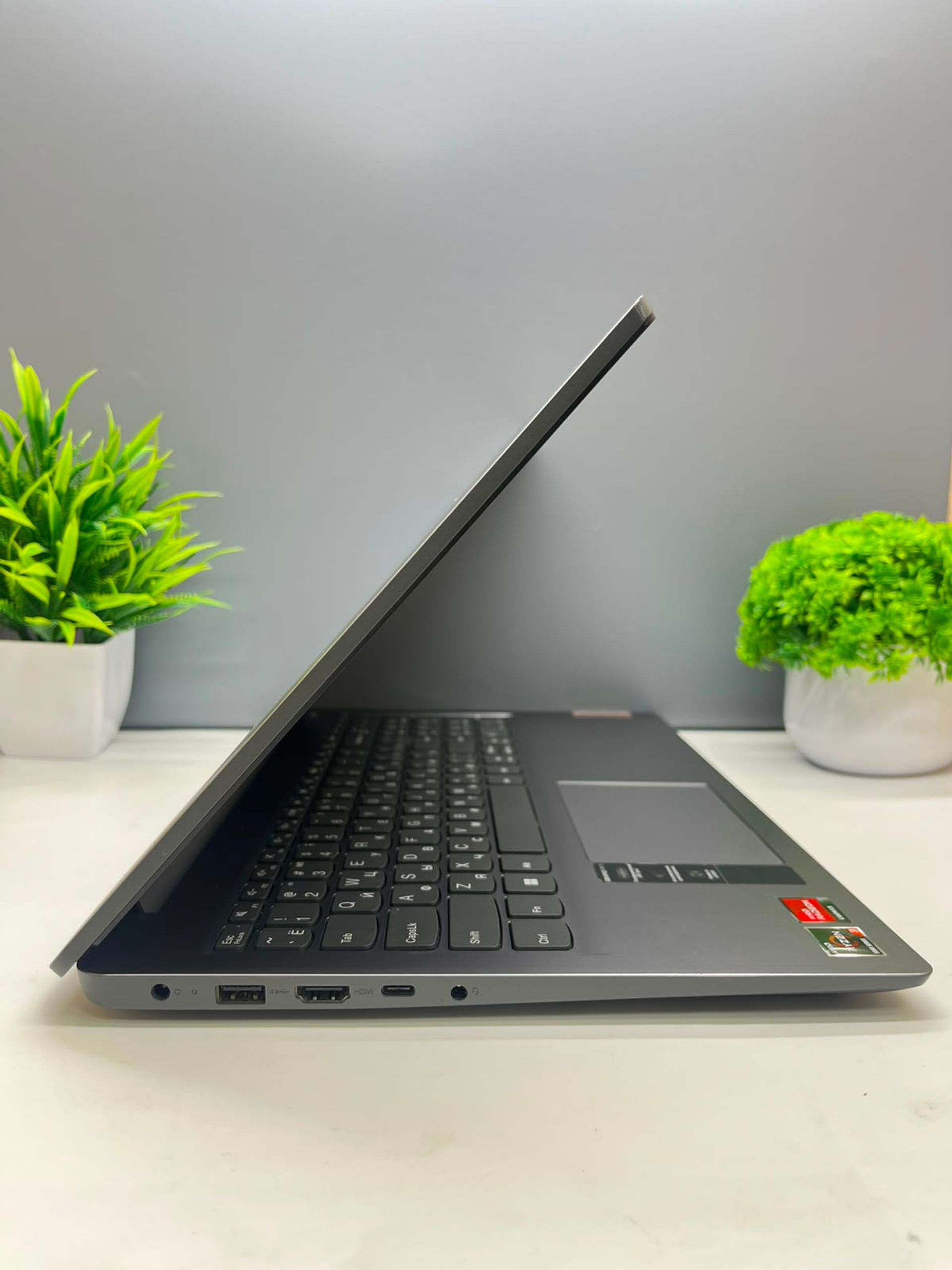 Ноутбук Lenovo ryzen 3 (5-е поколение) 2023-2024 (4 ядер / 8 потоков) AMD Ryzen 3 5-поколение ядер 8 GB 256 GB 15.4 дюймов