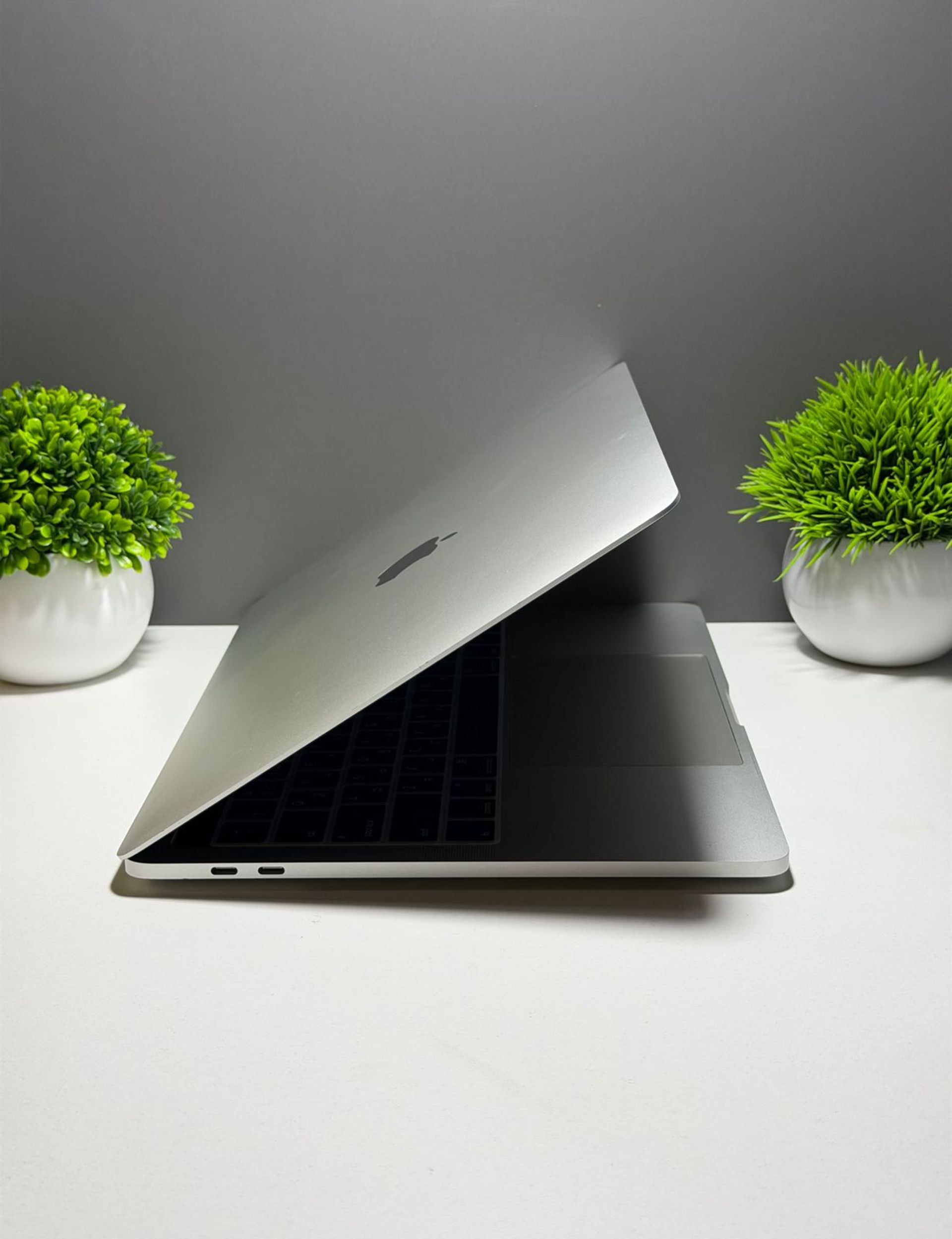 Ноутбук Apple Pro  Intel Core i5  8-поколение  ядер 8 GB 500 GB 13 дюймов