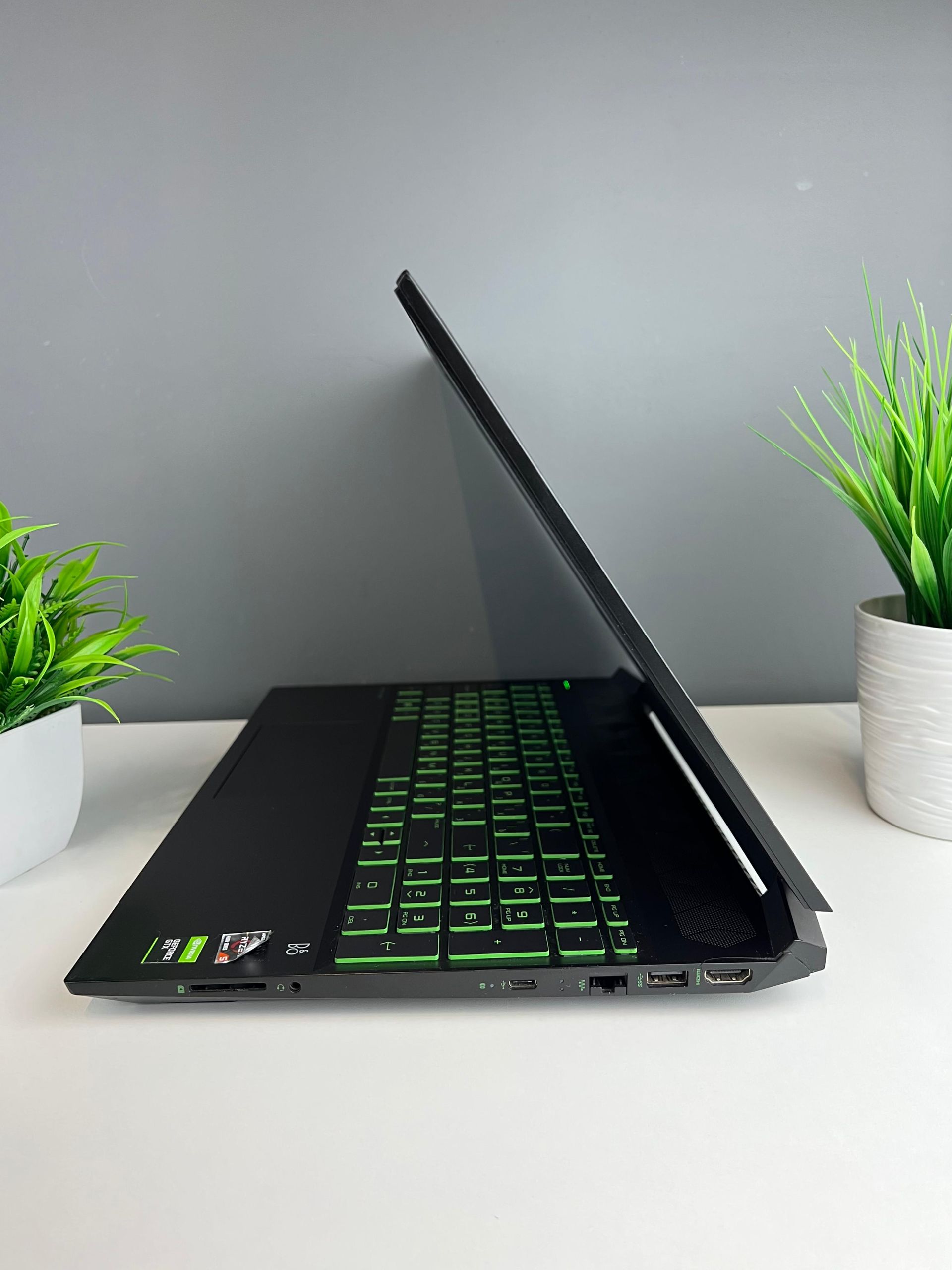 Ноутбук Hp Игровой AMD Ryzen 5 4-поколение ядер 8 GB 512 GB 16 дюймов