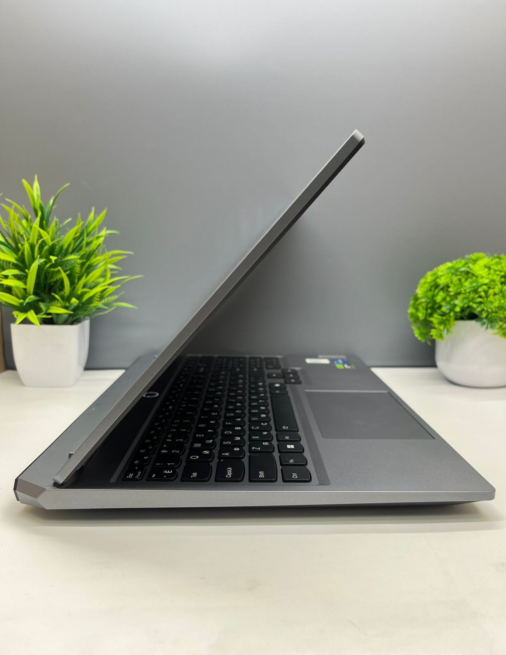 Ноутбук Lenovo intel core i5  12-поколение  Intel Core i5  12-поколение  ядер 16 GB 512 GB 18 дюймов