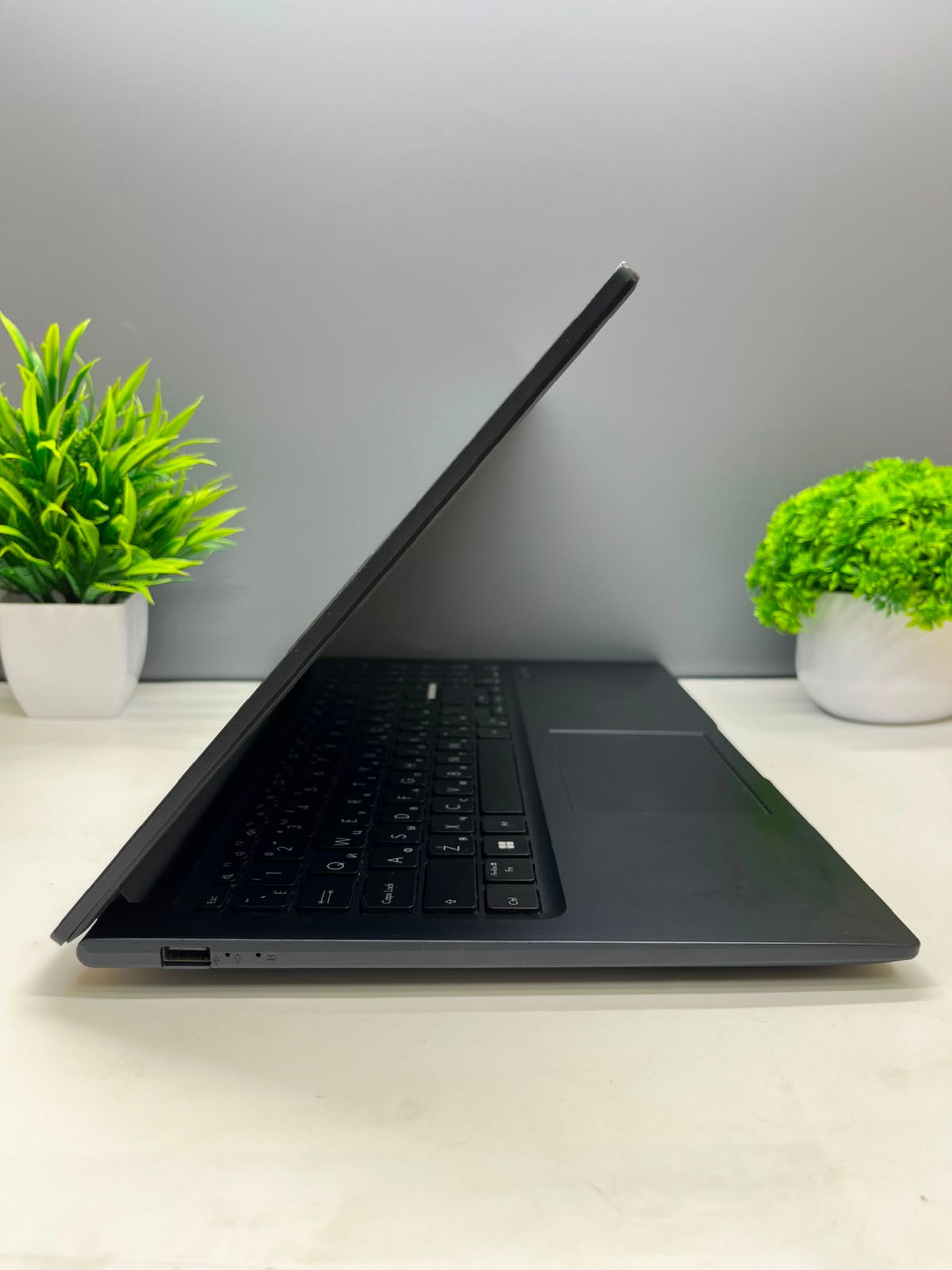 Ноутбук Asus core i3/13-пок  Intel Core i3 13-поколение  ядер 8 GB 500 GB 15 дюймов