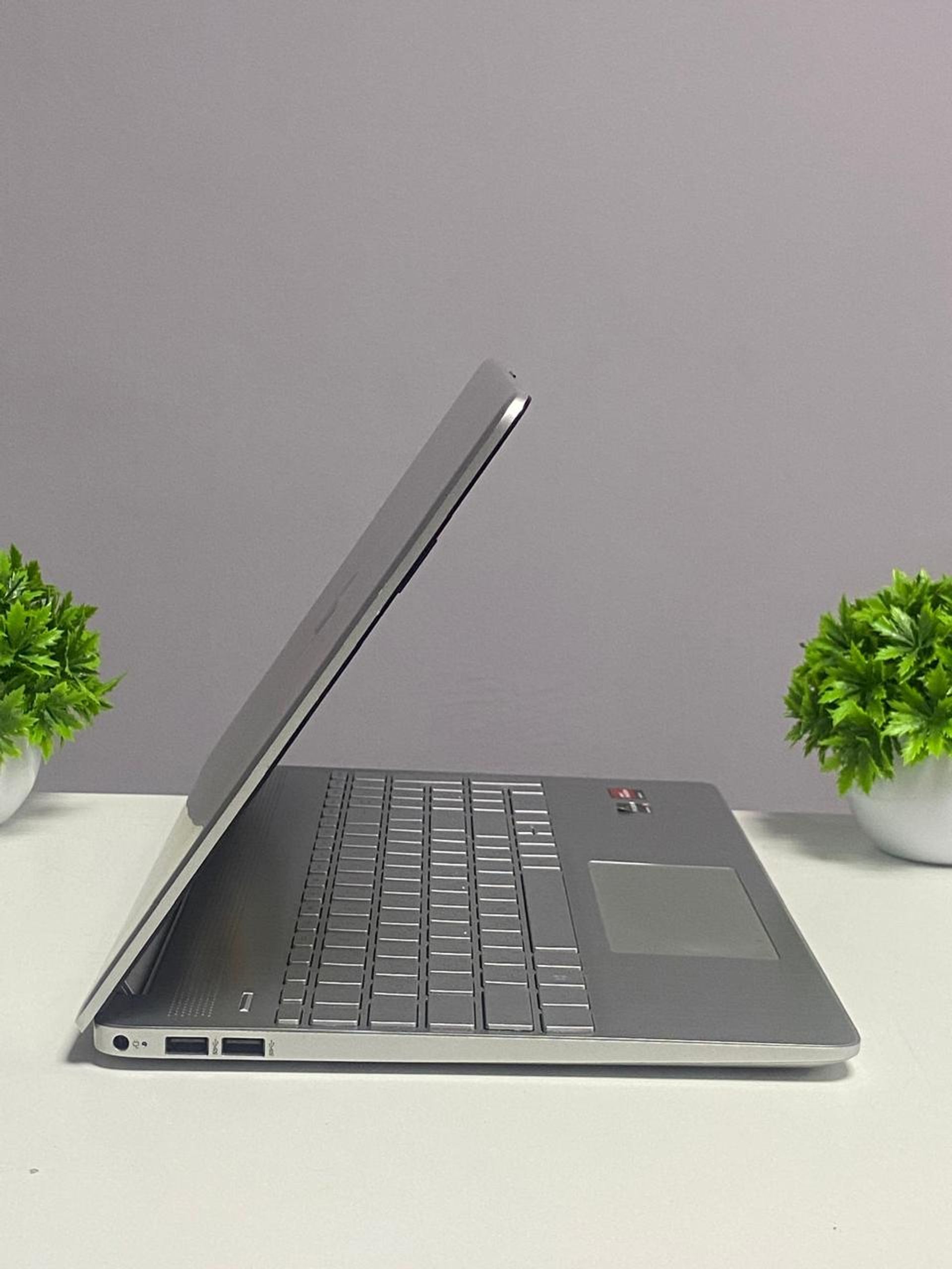 Ноутбук Hp core i5/5 пок  Intel Core i5  4-поколение  ядер 12 GB 500 GB 16 дюймов