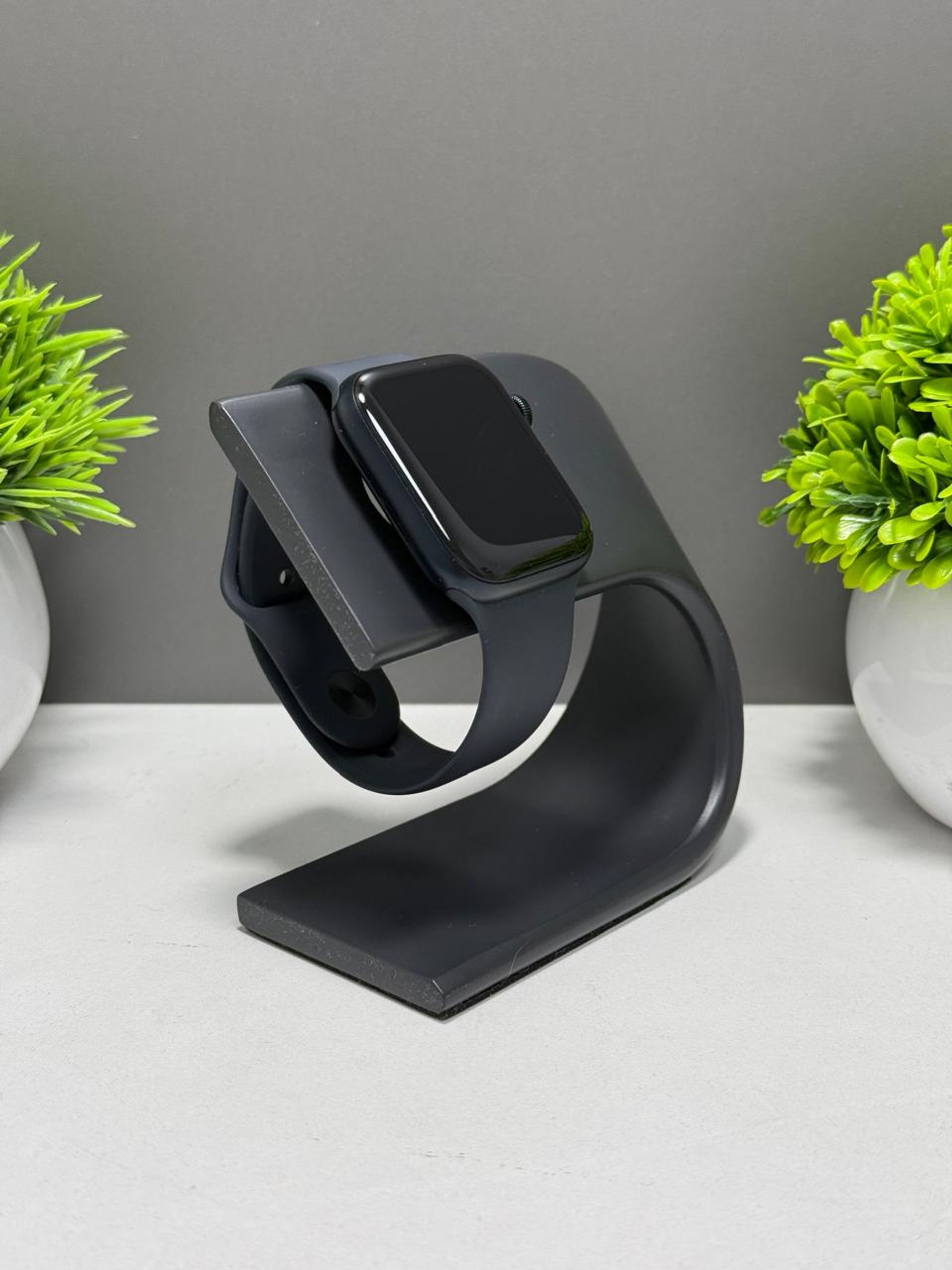 Apple Watch SE 44 мм (2е поколение)