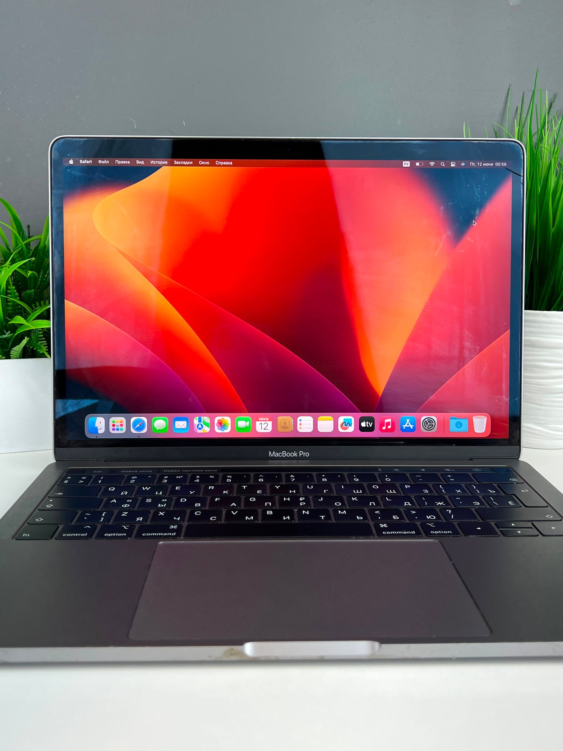 Ноутбук Apple MacBook Pro  Intel Core i5  8-поколение  ядер 8 GB 128 GB 13 дюймов