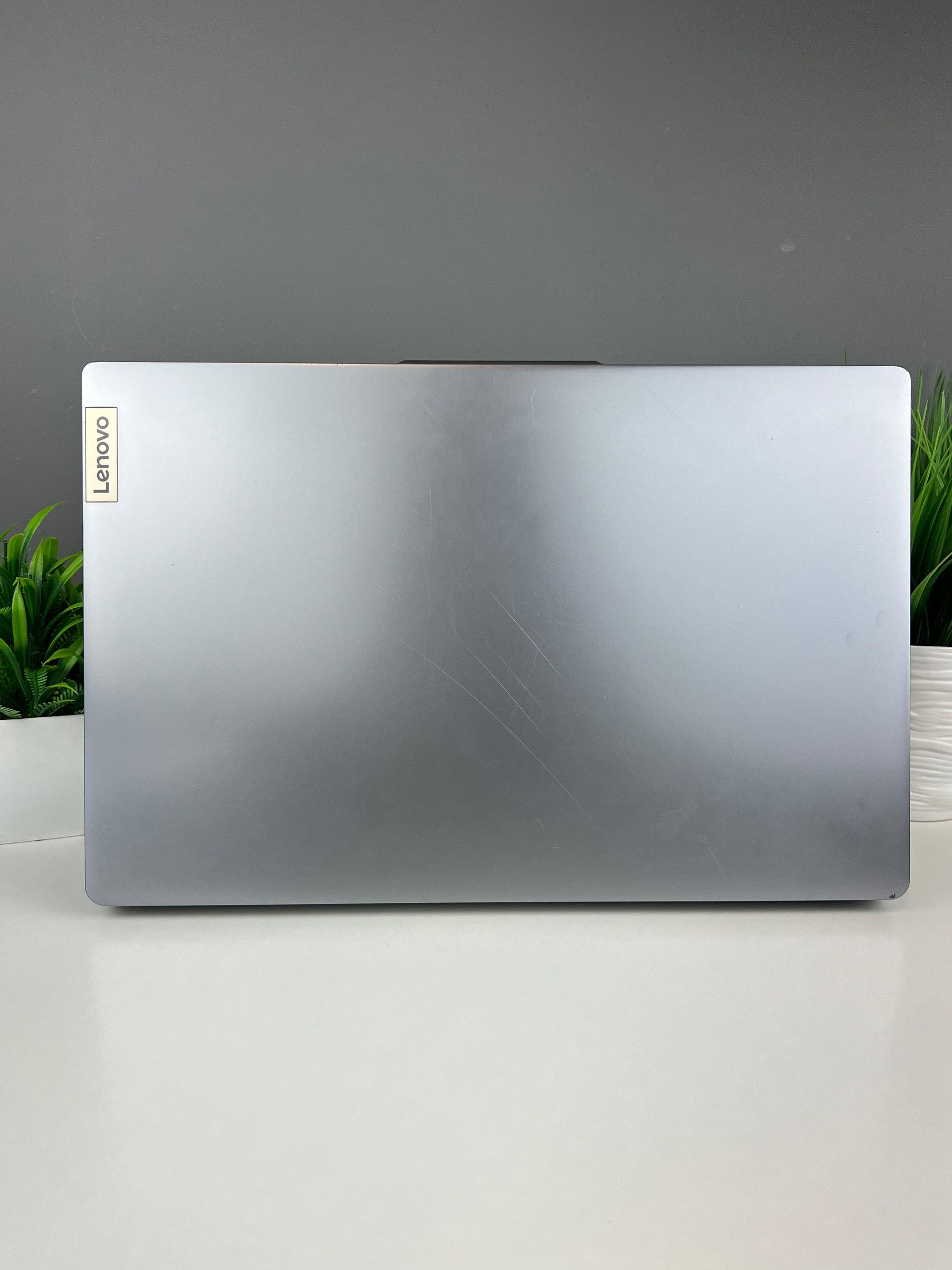 Ноутбук Lenovo Для работы и учебы  Intel Core i3 13-поколение  ядер 8 GB 500 GB 14 дюймов