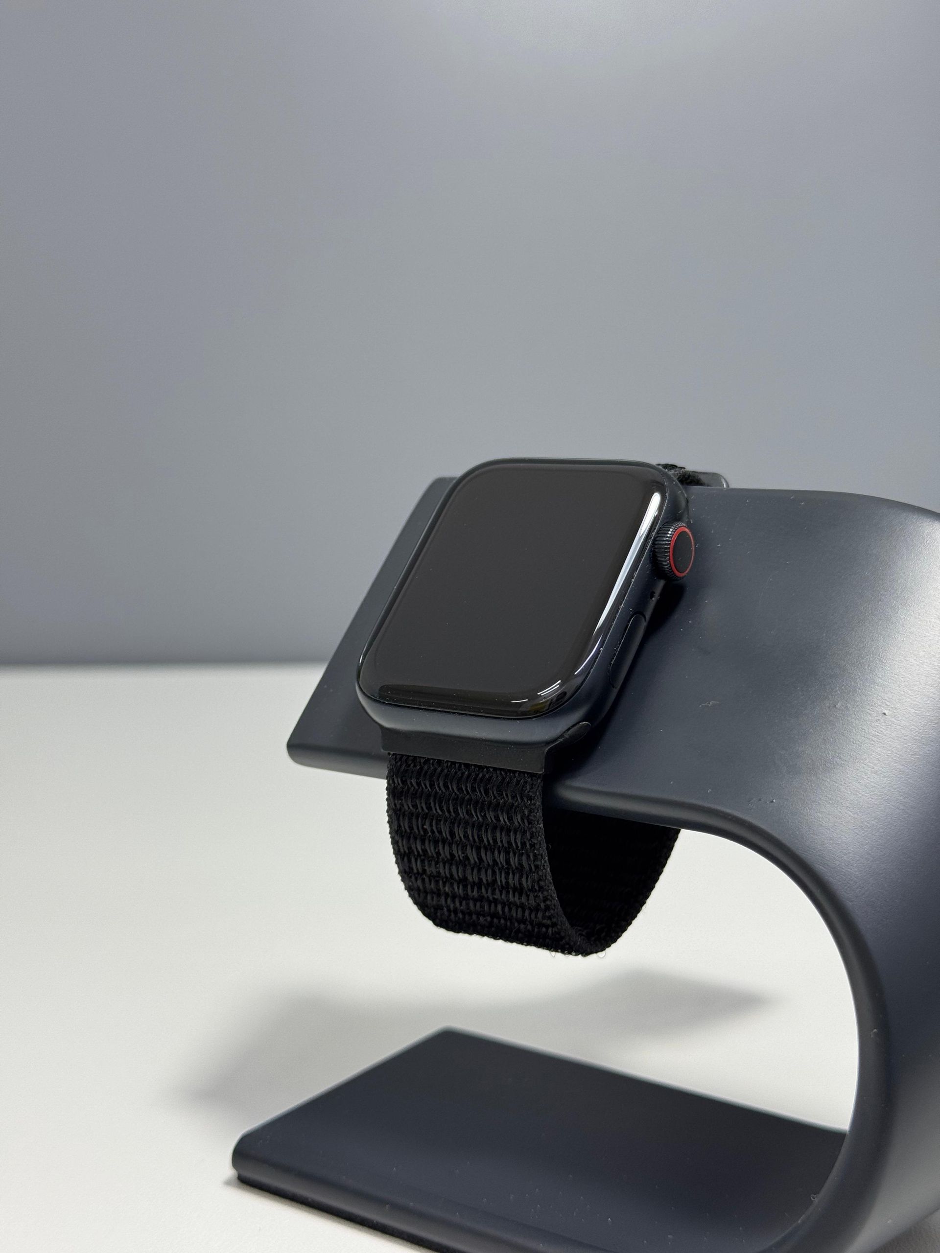 Apple Watch SE 44 мм (2е поколение) - фото_1