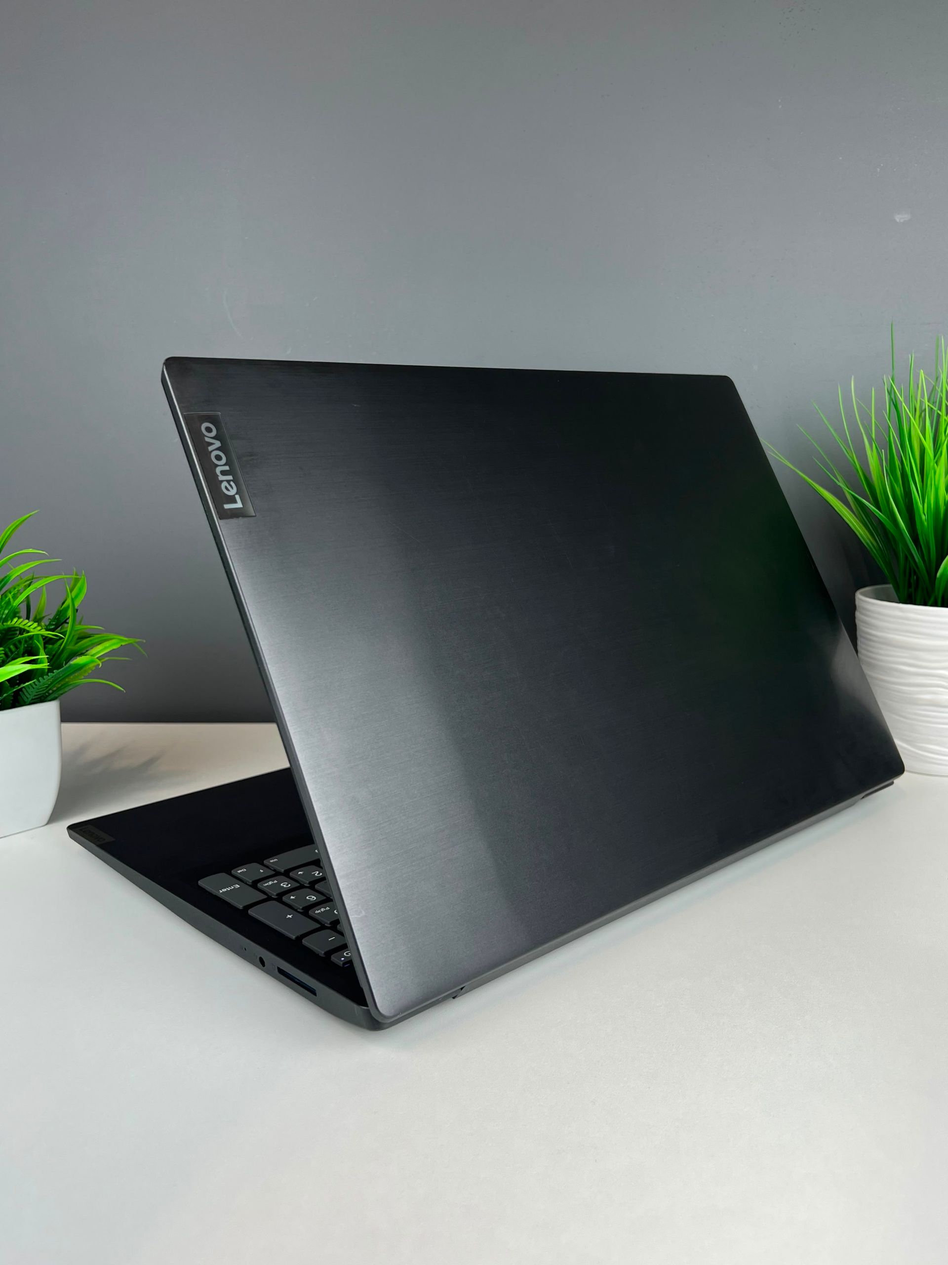 Ноутбук Lenovo Для работы и учебы  Intel Core i3  10-поколение  ядер 4 GB 256 GB 14 дюймов
