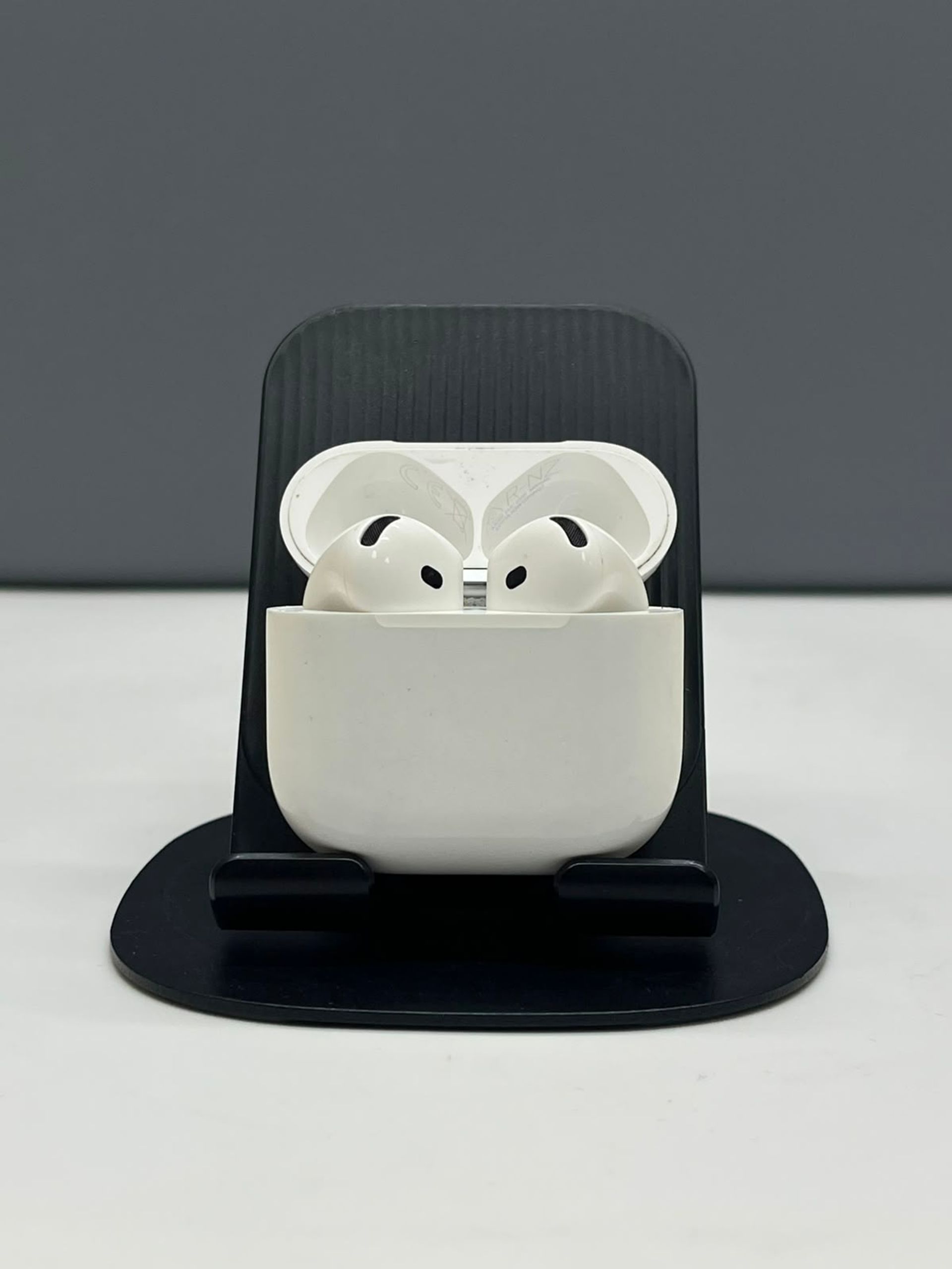 Apple AirPods 4 series