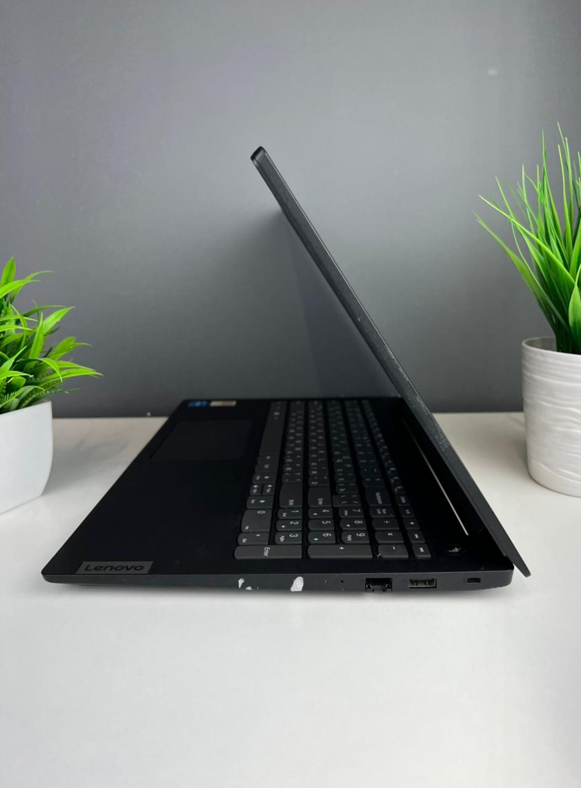 Ноутбук Lenovo core i3/12-пок  Intel Core i3  12-поколение  ядер 8 GB 500 GB