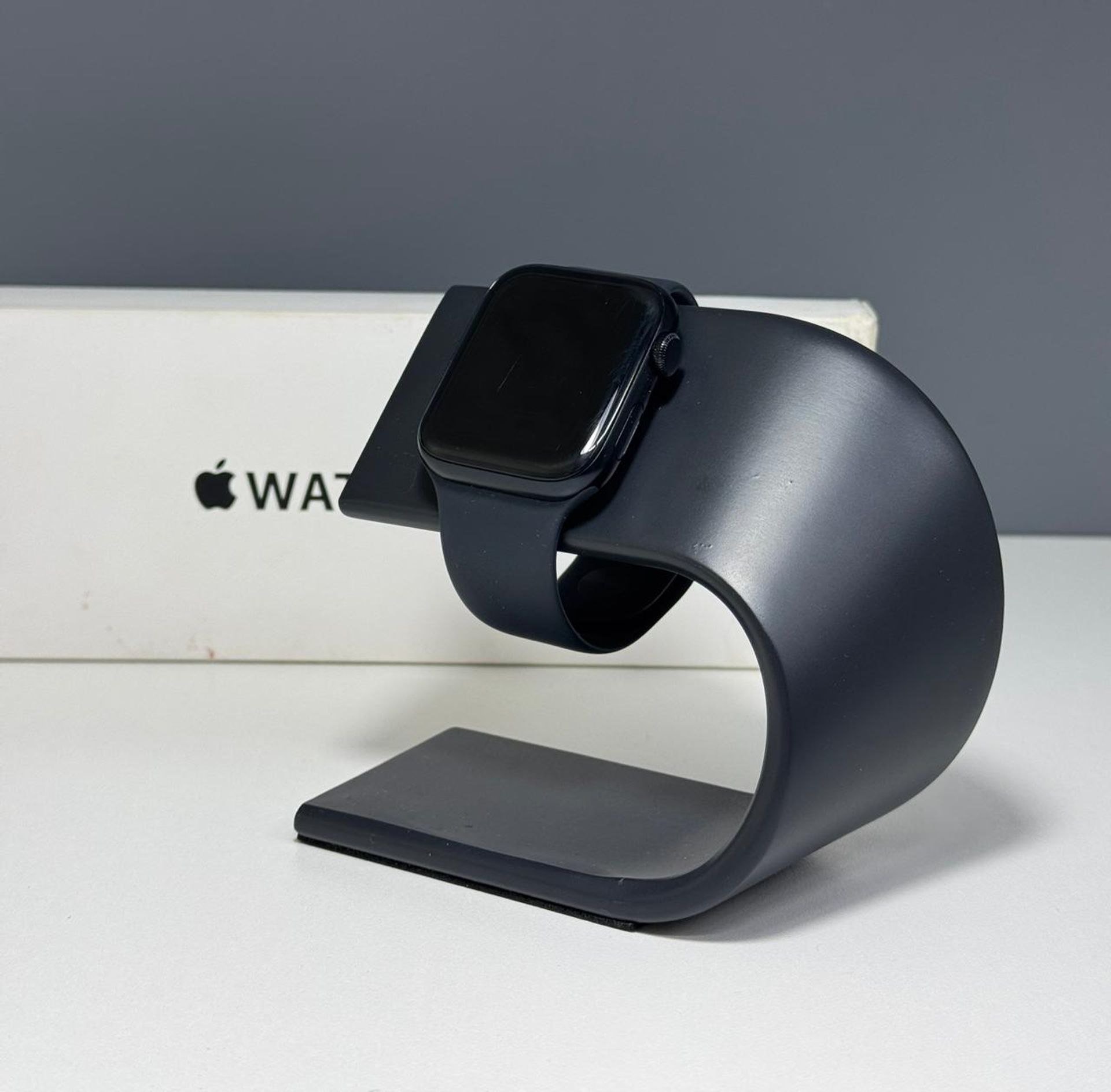 Apple Watch SE 44 мм (2е поколение)