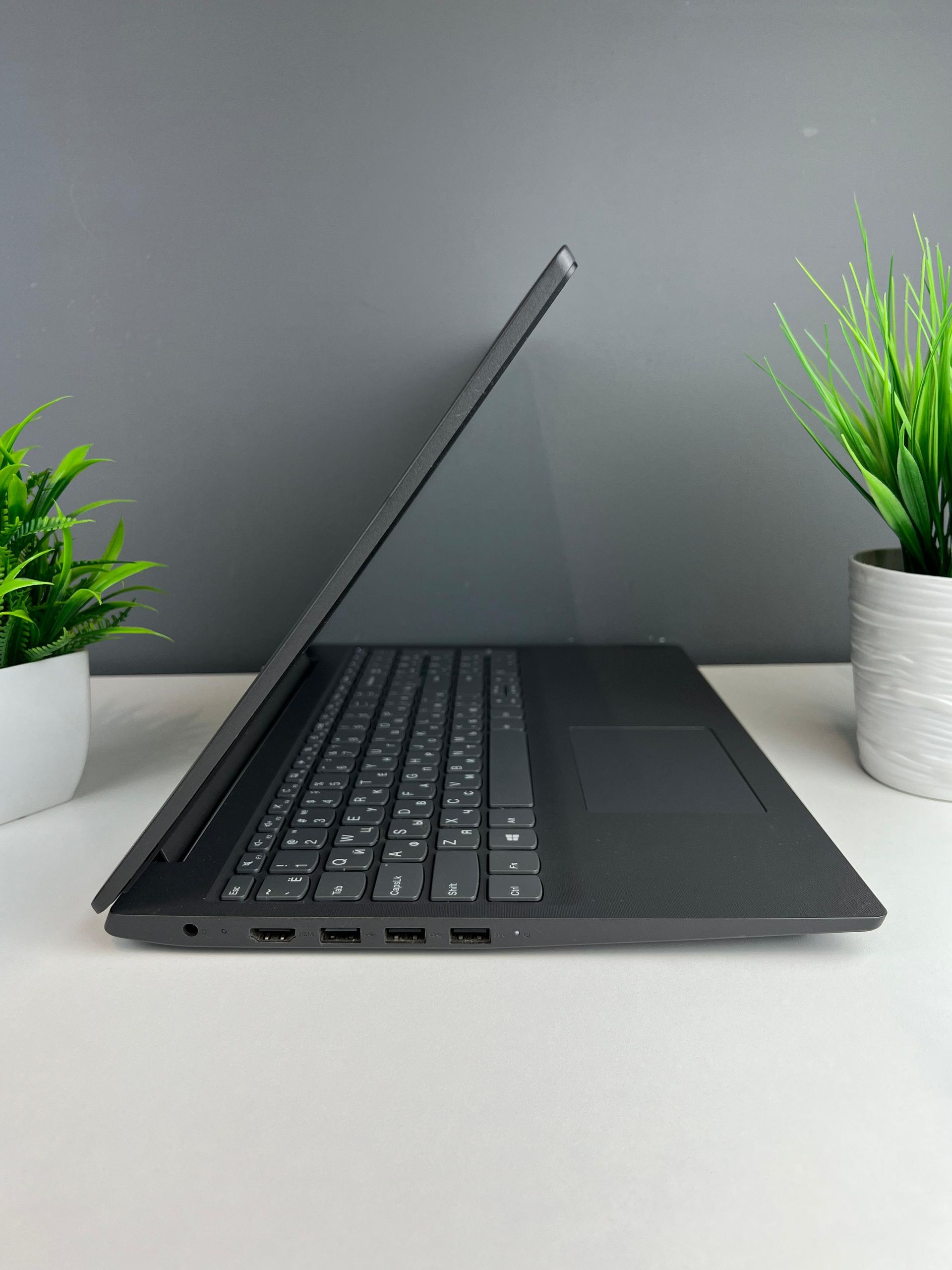 Ноутбук Lenovo Для работы и учебы AMD Ryzen 5 4-поколение ядер 8 GB 256 GB 15 дюймов