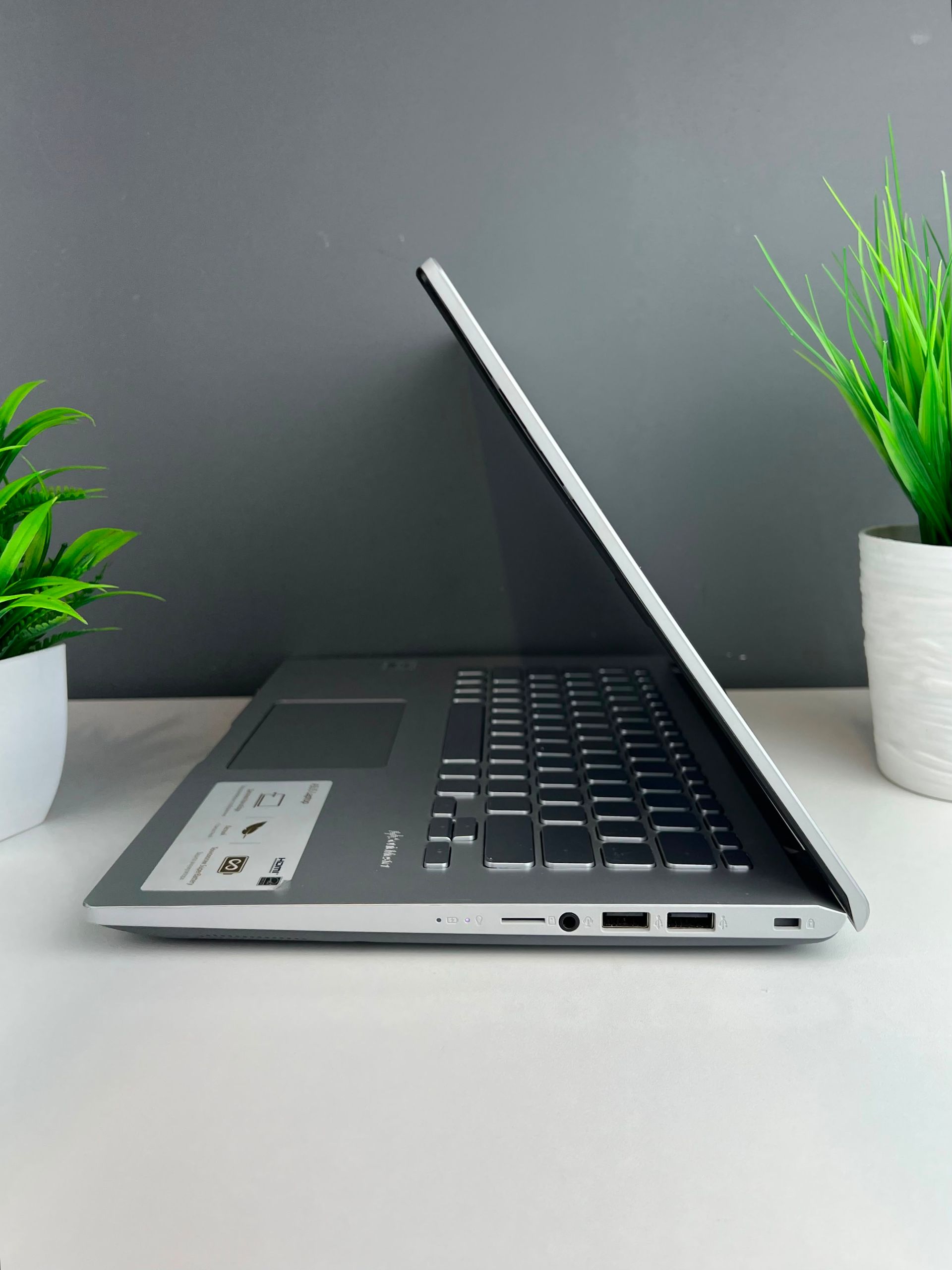 Ноутбук Asus core i3/10-пок  Intel Core i3  10-поколение  ядер 8 GB 256 GB 13 дюймов
