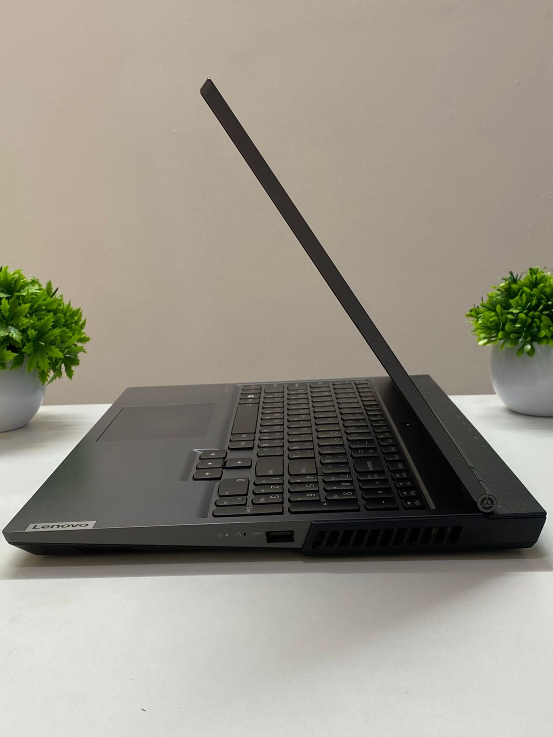 Ноутбук Lenovo core i7/10 пок  Intel Core i7  10-поколение  ядер 16 GB 17 дюймов