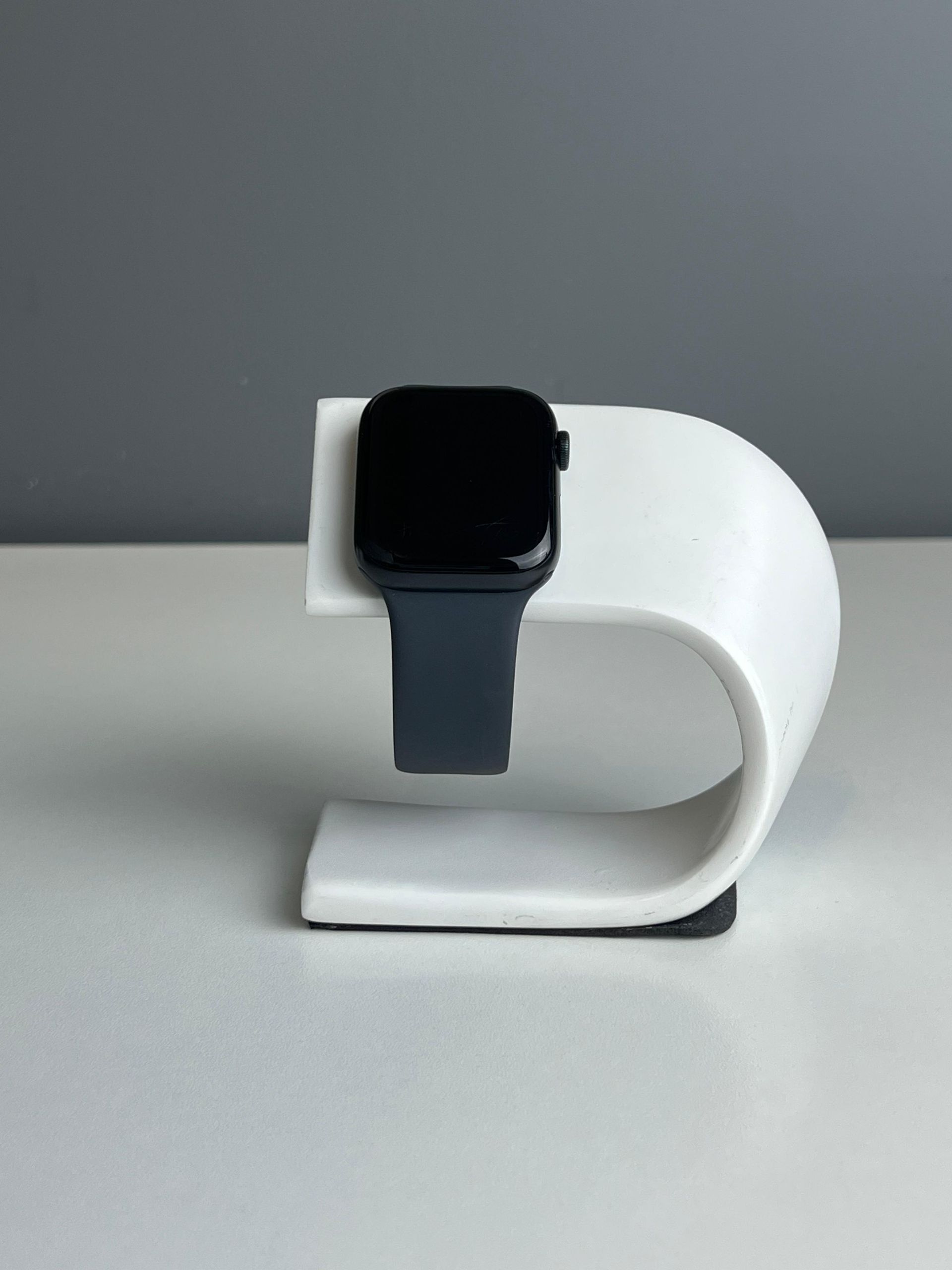 Apple Watch SE 44 мм (2е поколение)