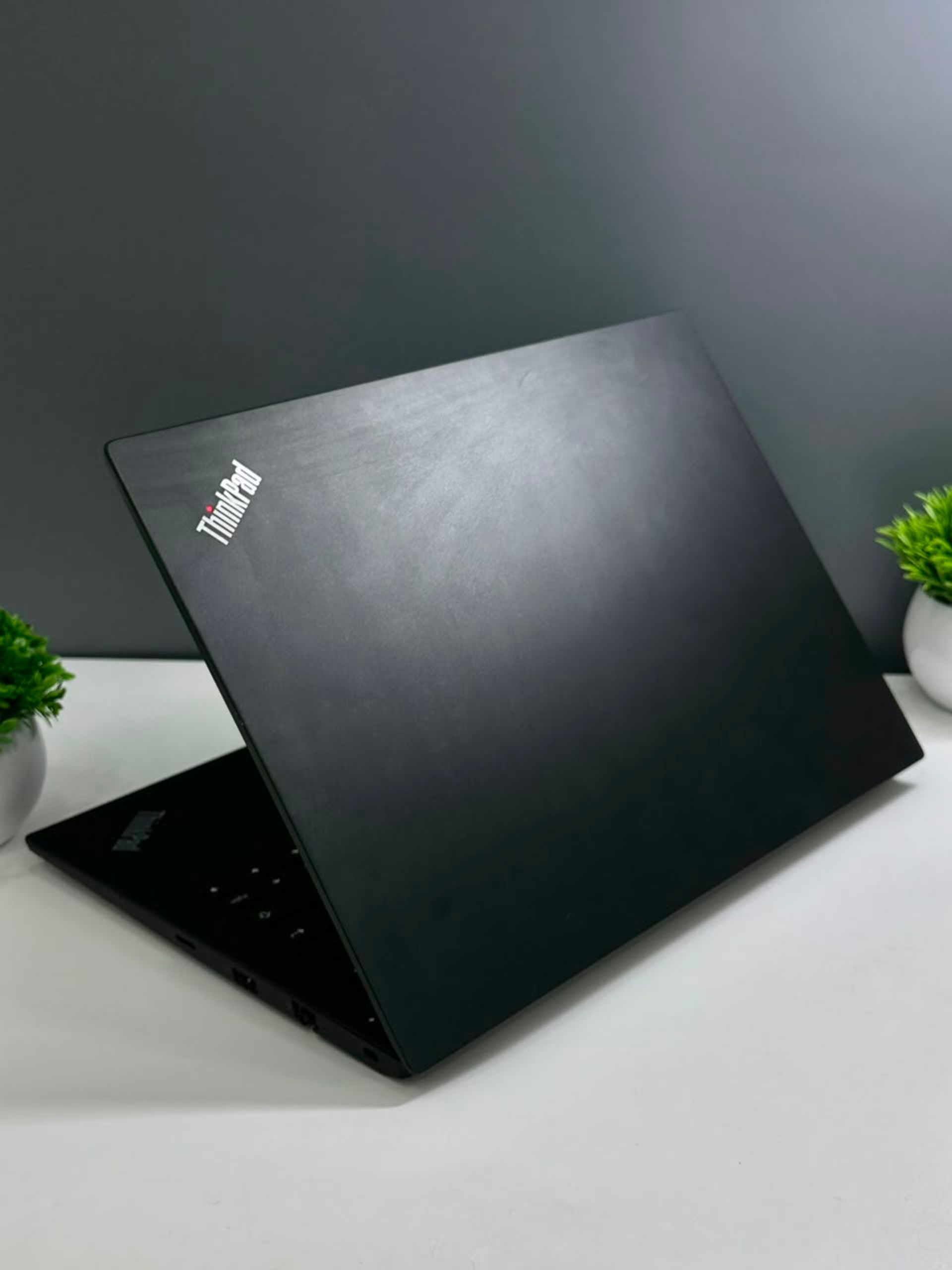 Ноутбук Lenovo Для работы и учебы  Intel Core i3  8-поколение  ядер 4 GB 240 GB 14 дюймов