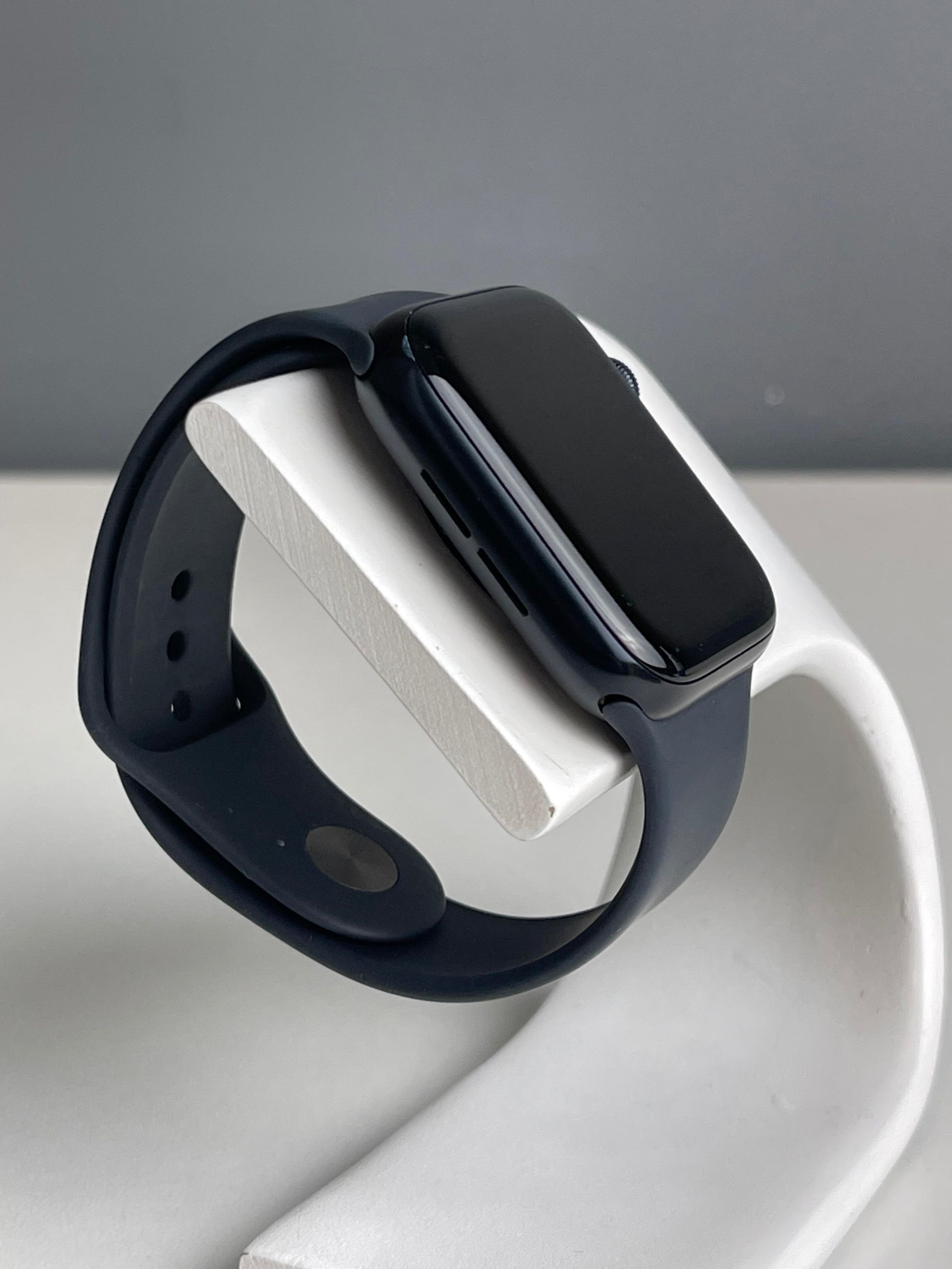 Apple Watch SE 44 мм (2е поколение)