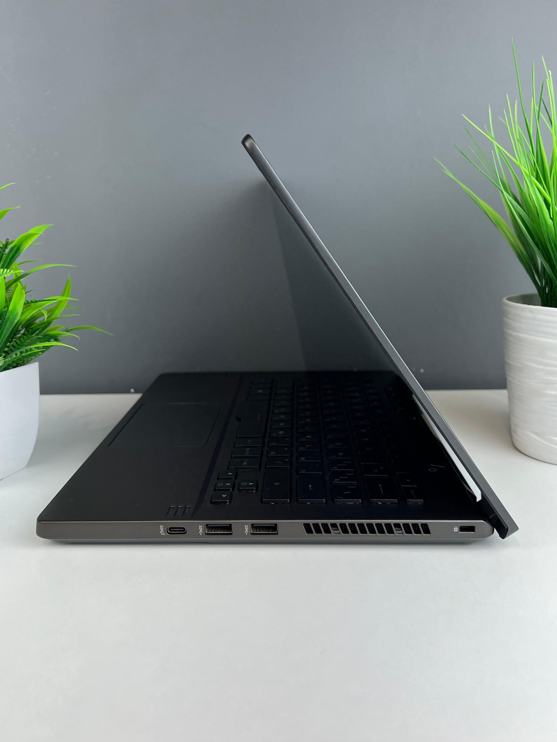 Ноутбук Asus ROG AMD Ryzen 9 4-поколение ядер 16 GB 500 GB 14 дюймов